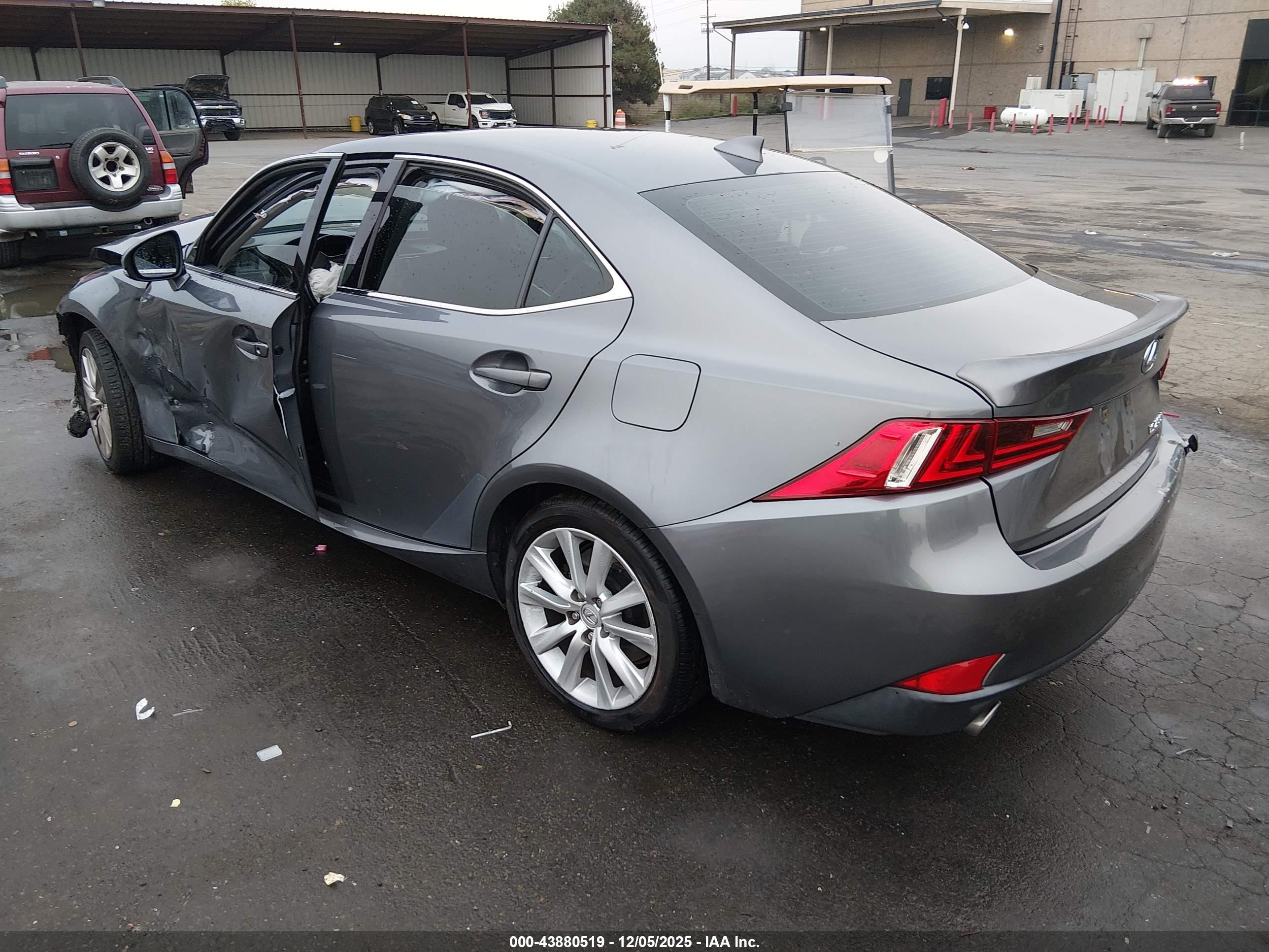 LEXUS IS image 3