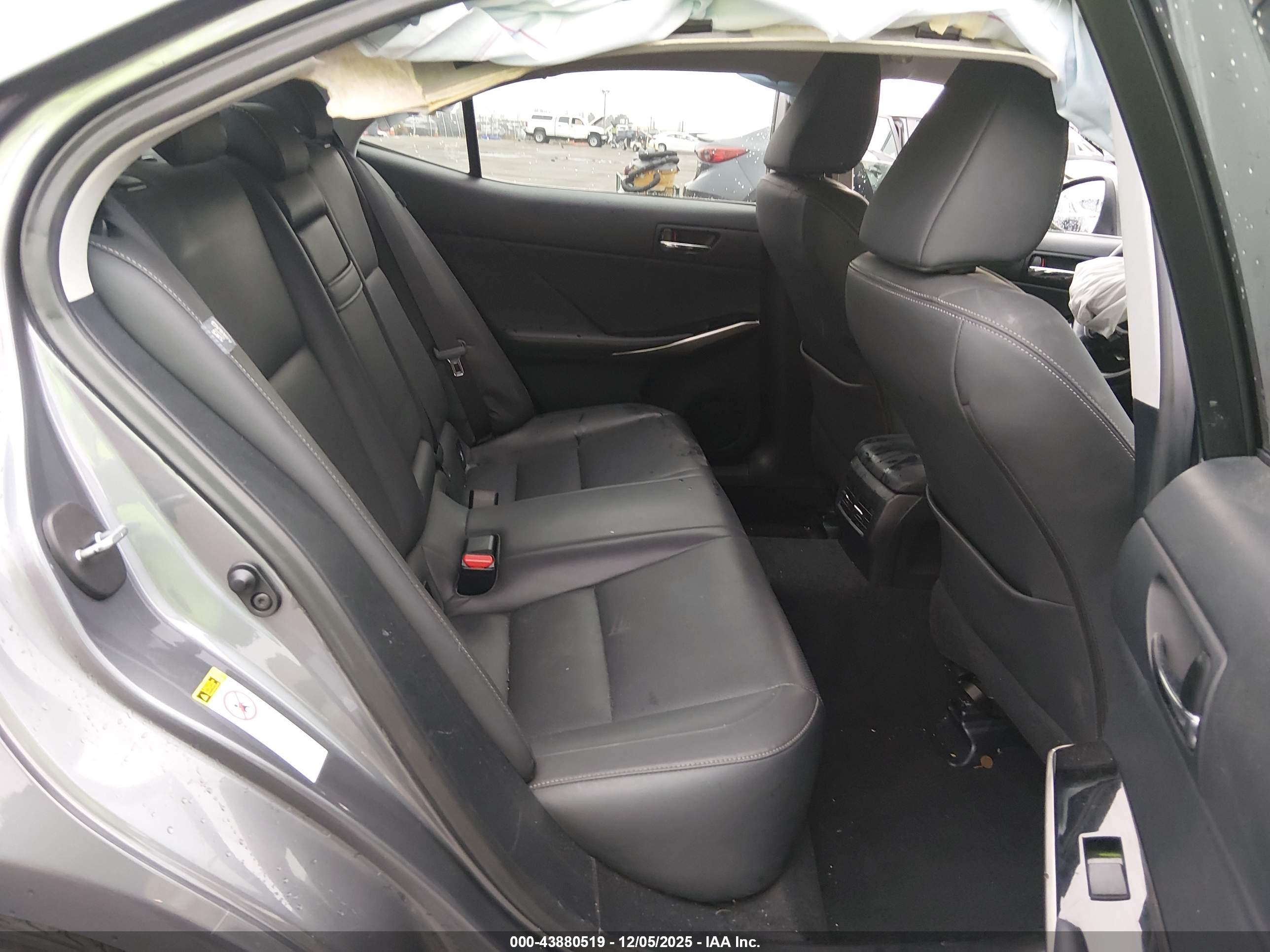 LEXUS IS image 8