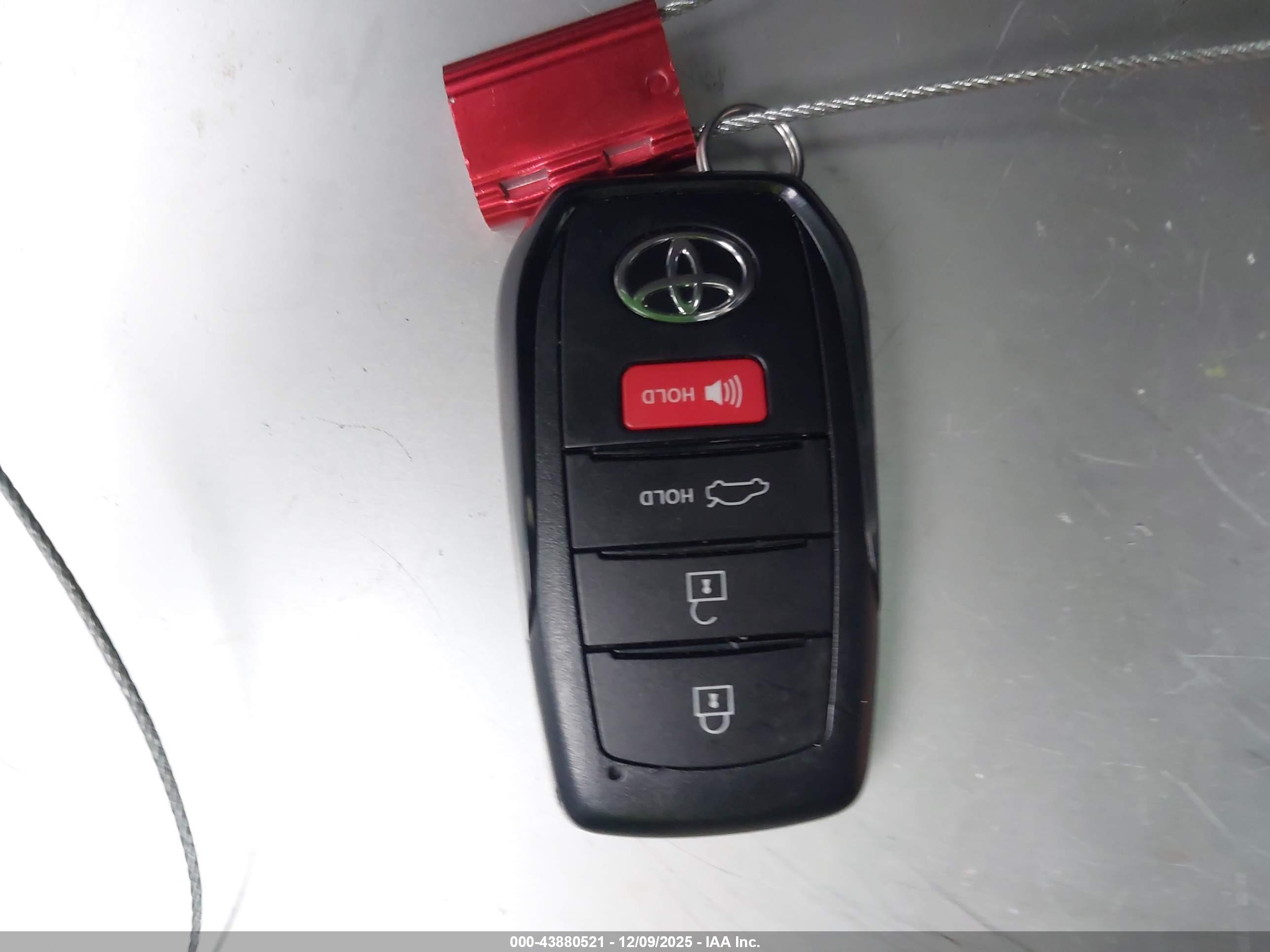 TOYOTA CAMRY image 11
