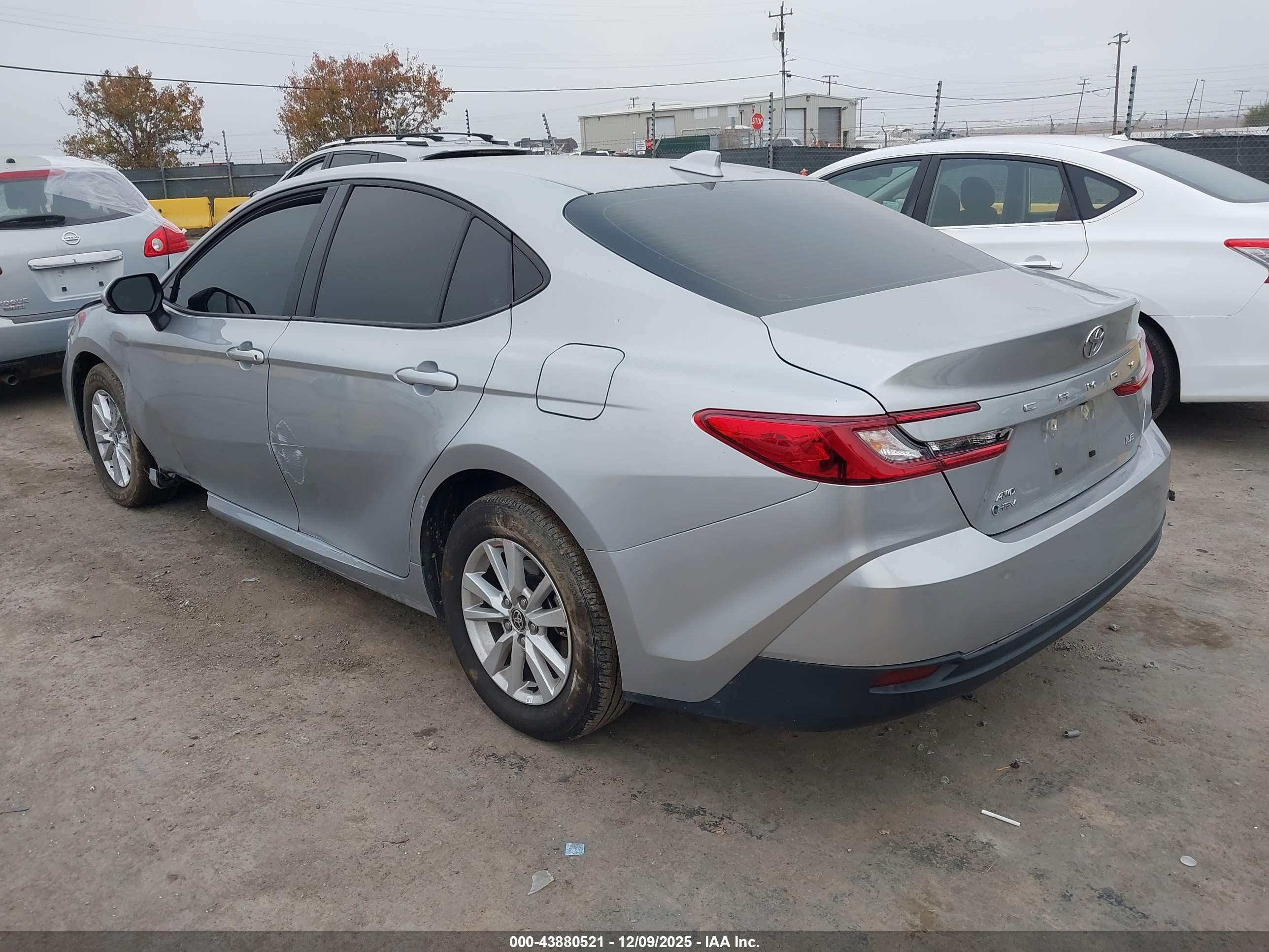 TOYOTA CAMRY image 3