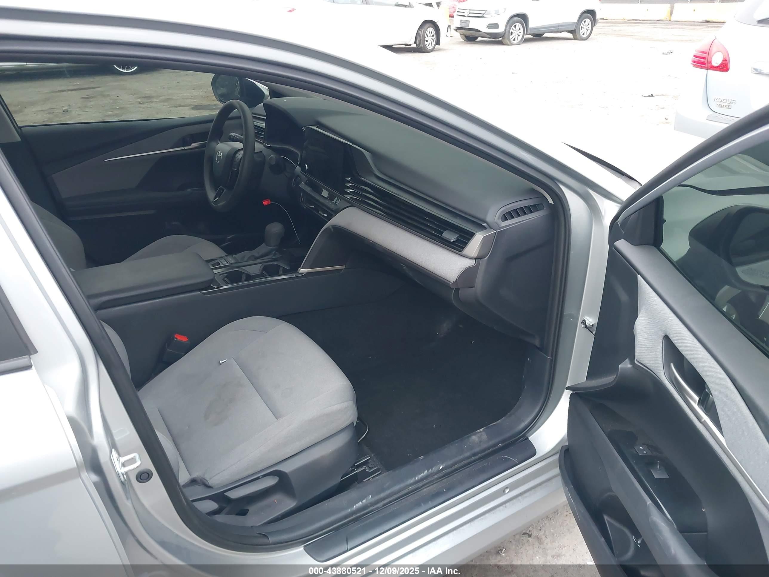 TOYOTA CAMRY image 5