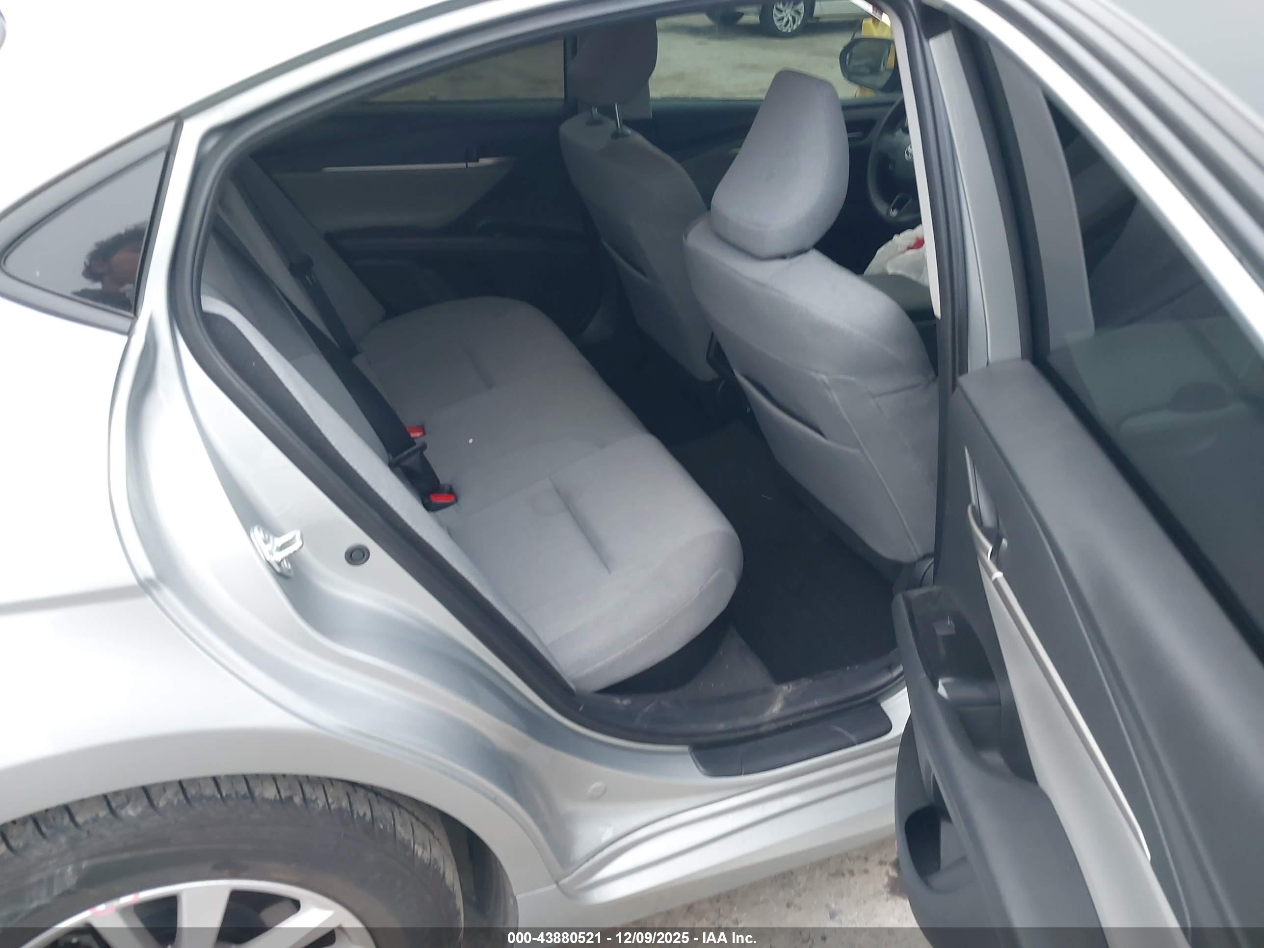 TOYOTA CAMRY image 8