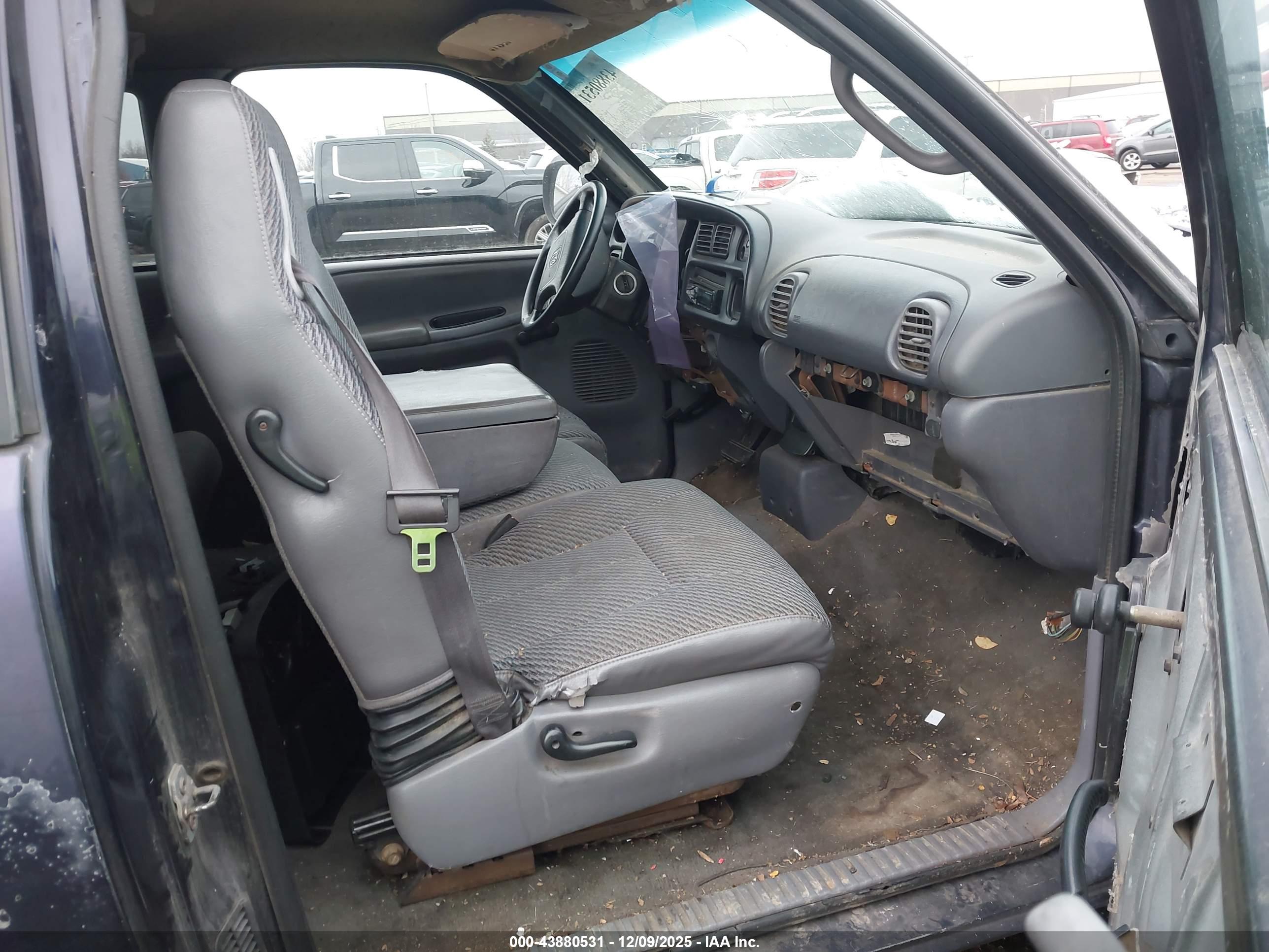 DODGE RAM image 5
