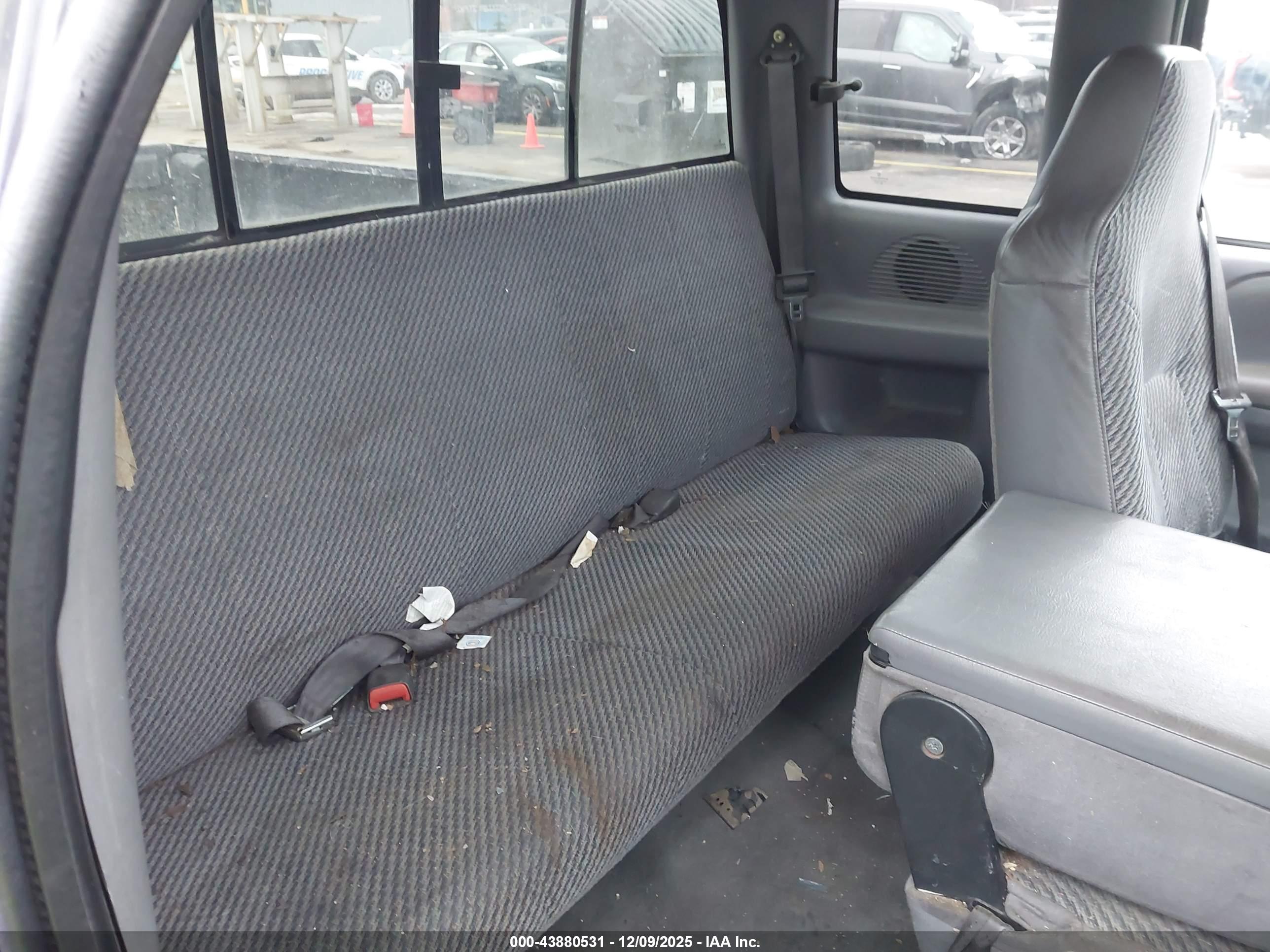 DODGE RAM image 8