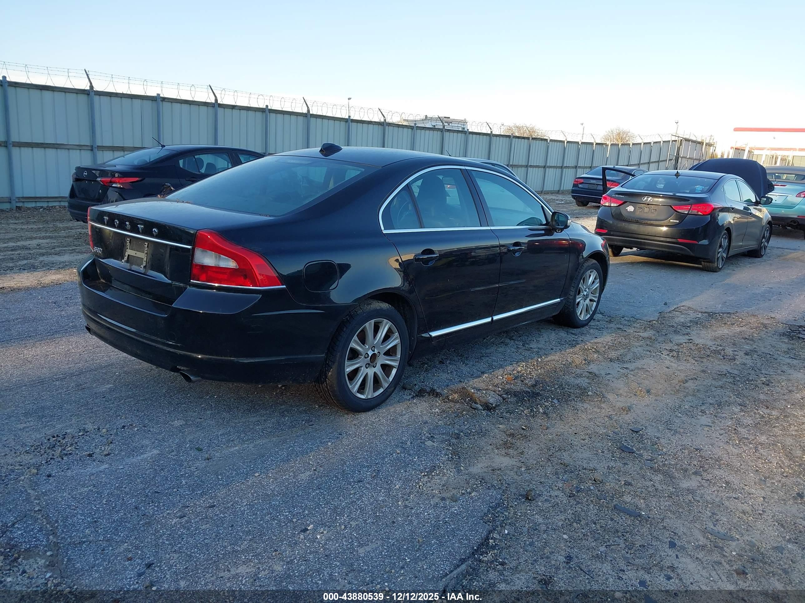 VOLVO S80 image 4