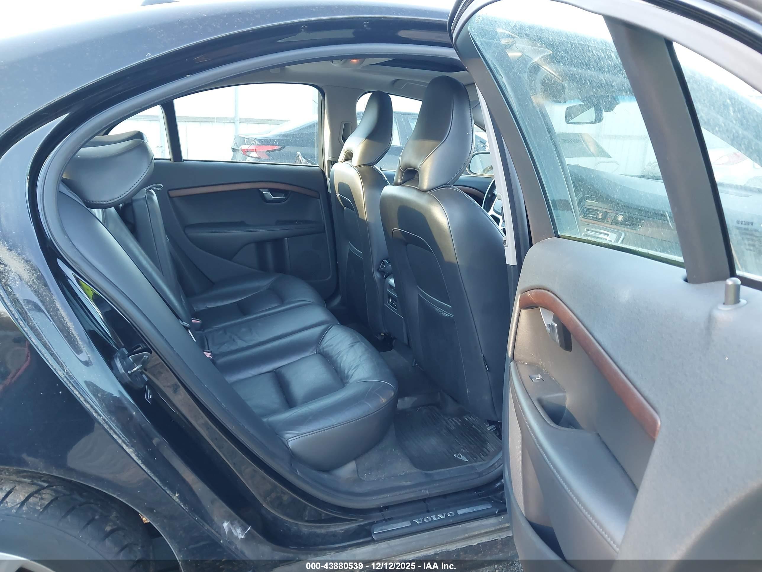 VOLVO S80 image 8
