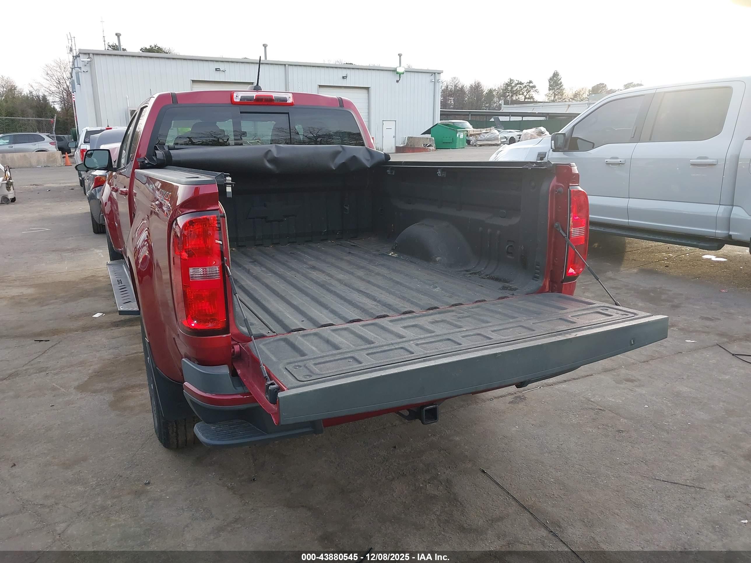 CHEVROLET COLORADO image 3