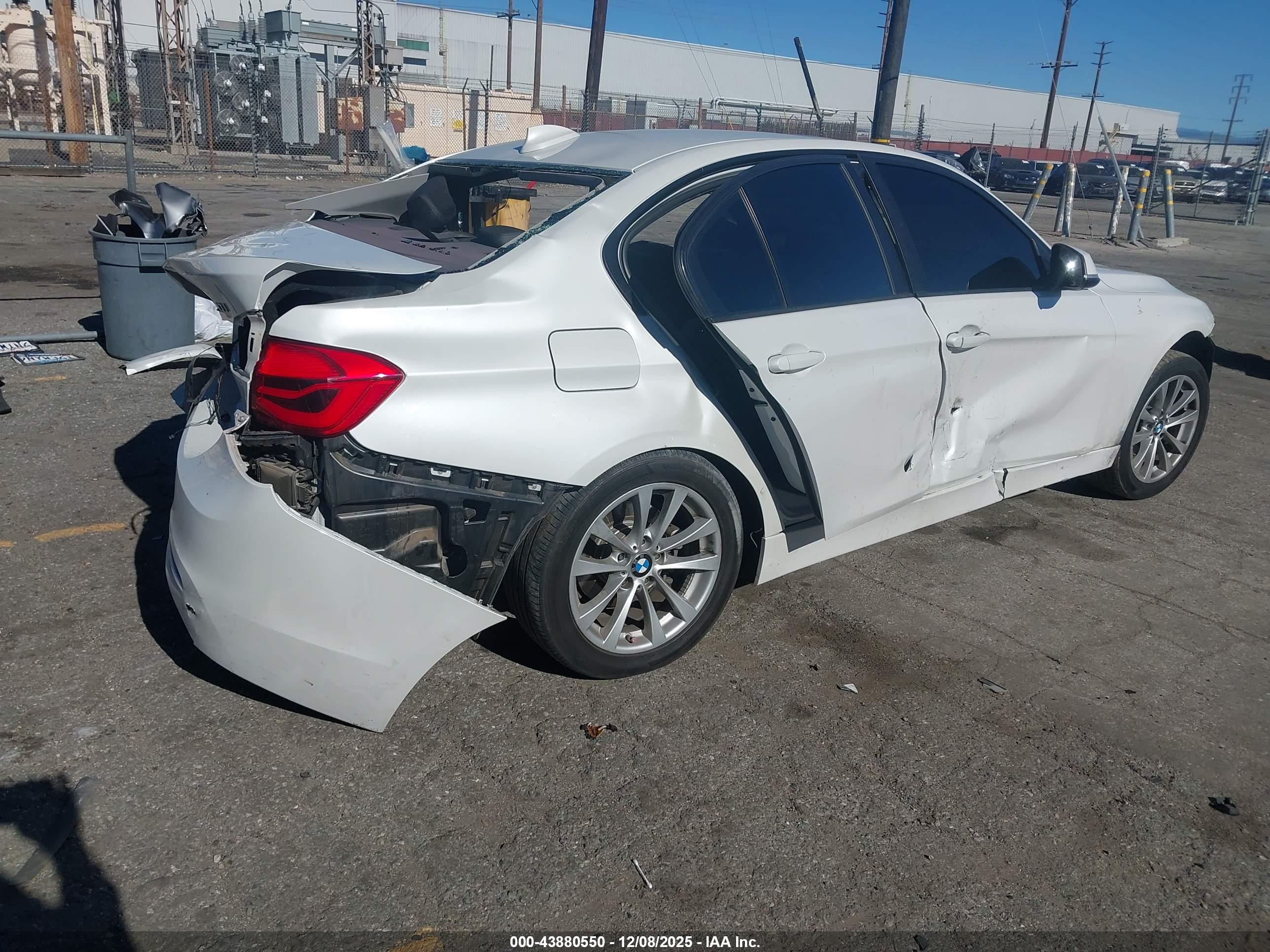 BMW 320I image 4