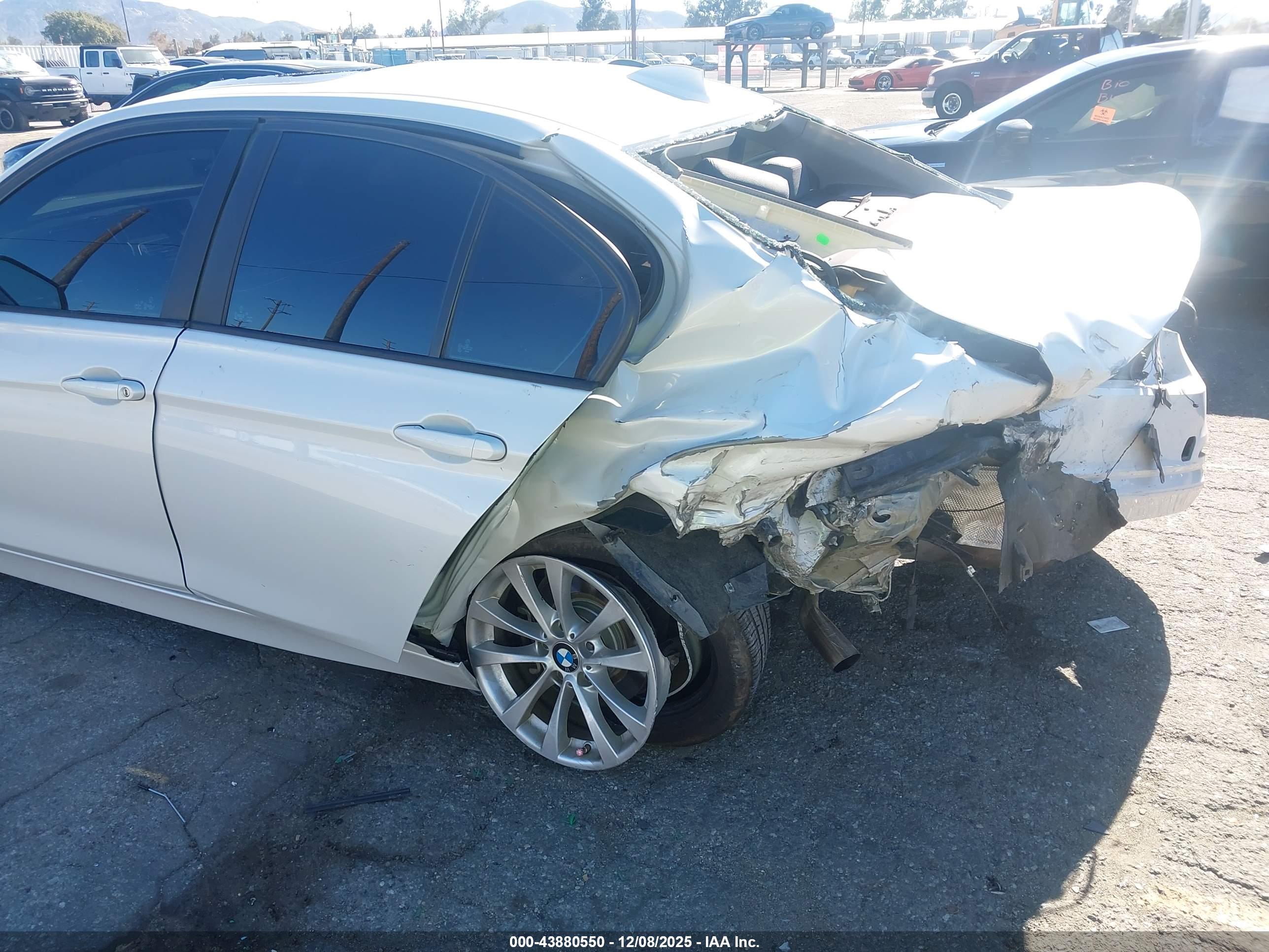 BMW 320I image 6
