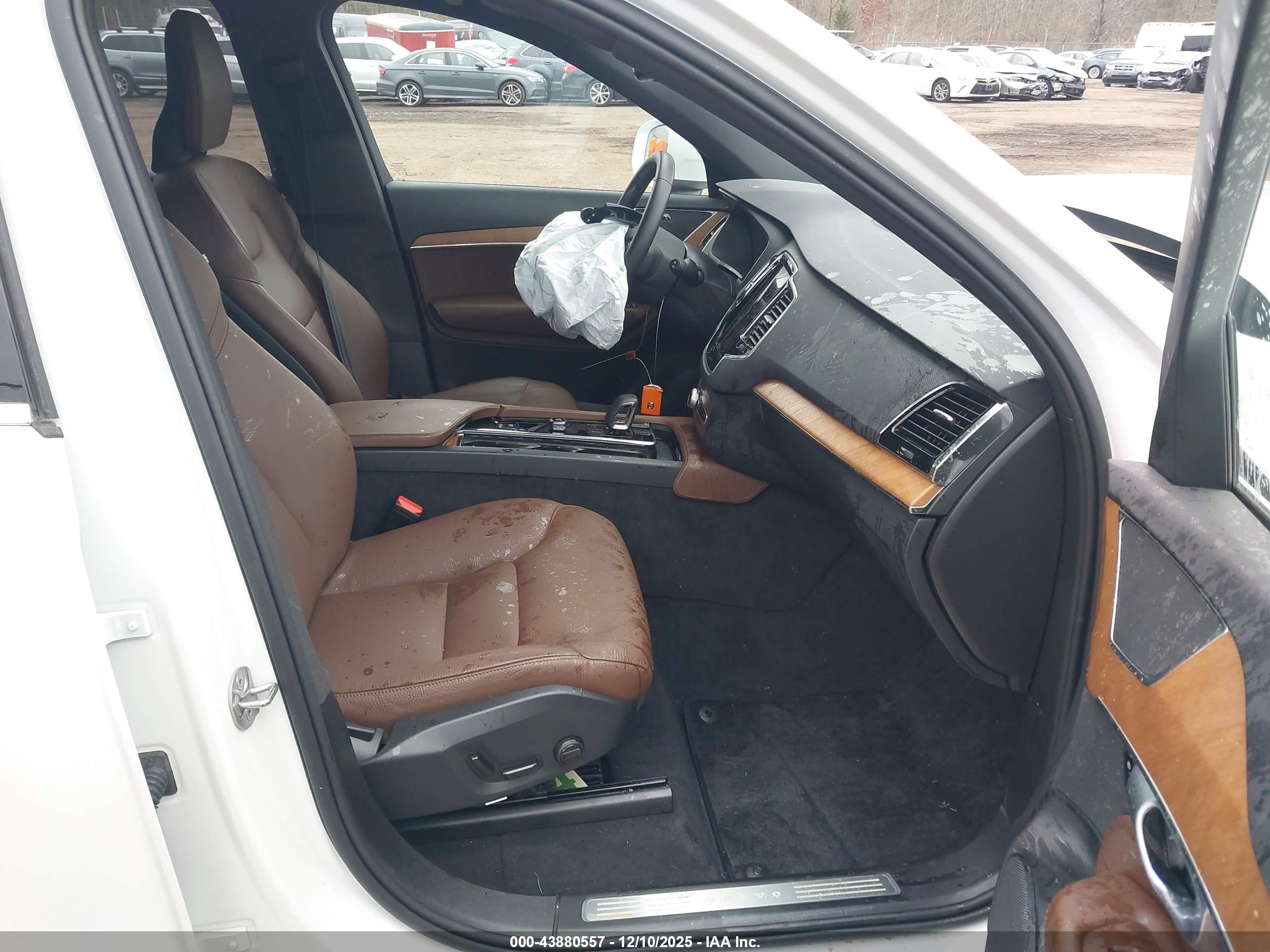 VOLVO XC90 image 5