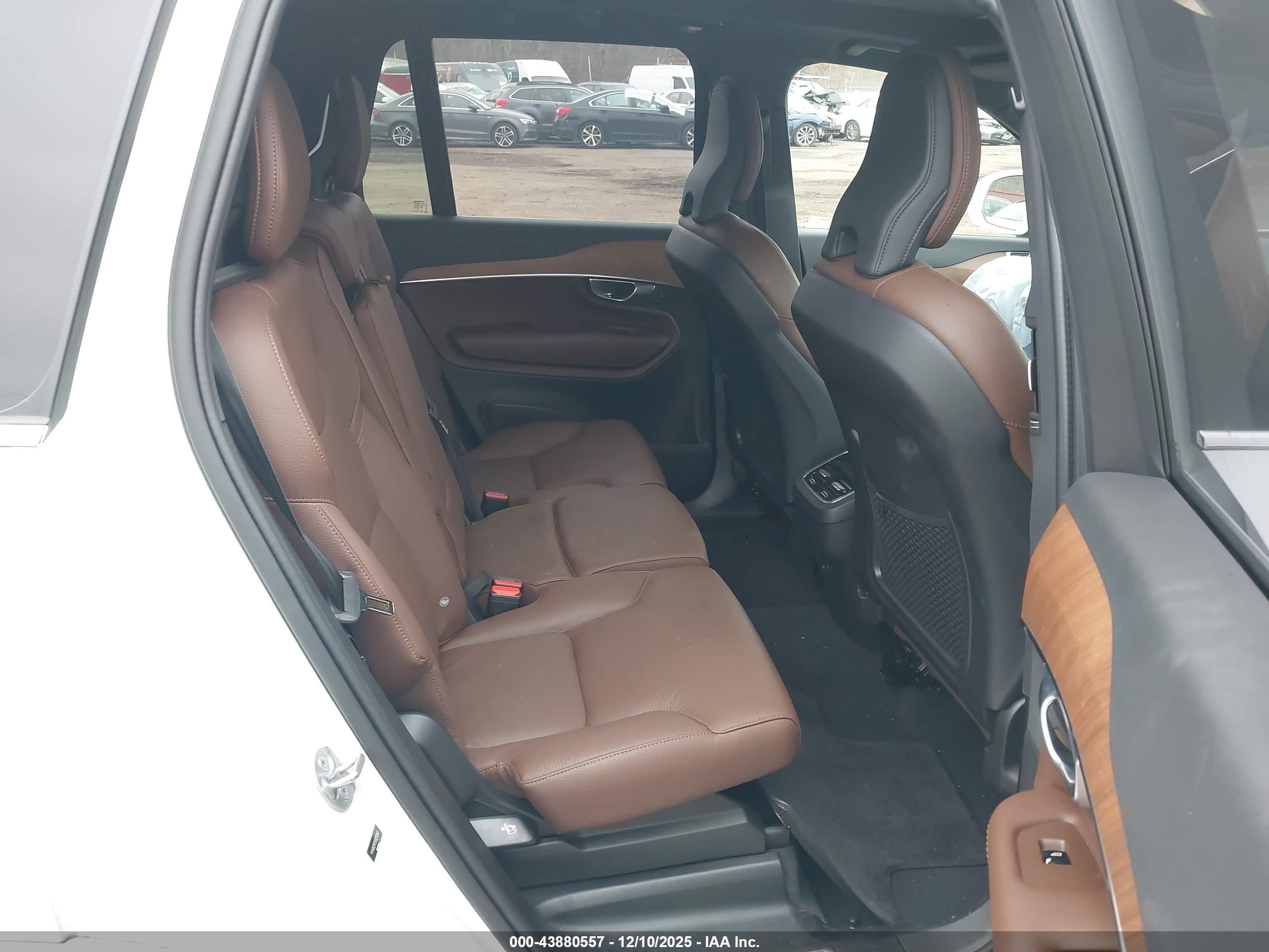 VOLVO XC90 image 8