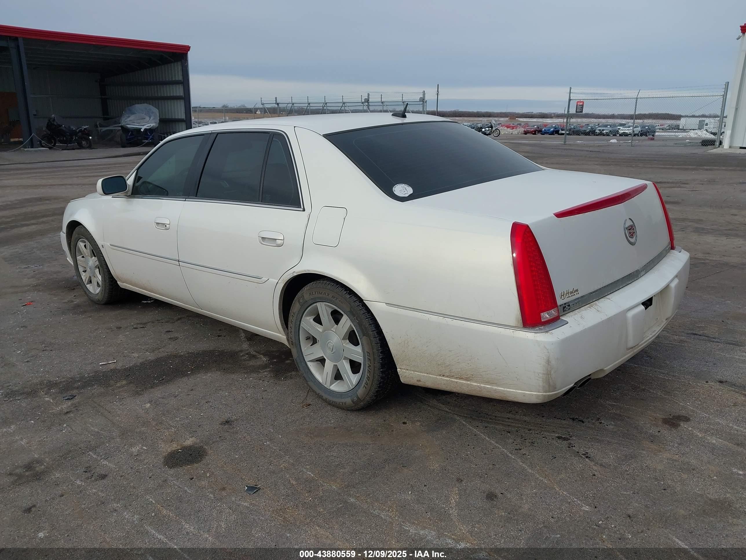 CADILLAC DTS image 3