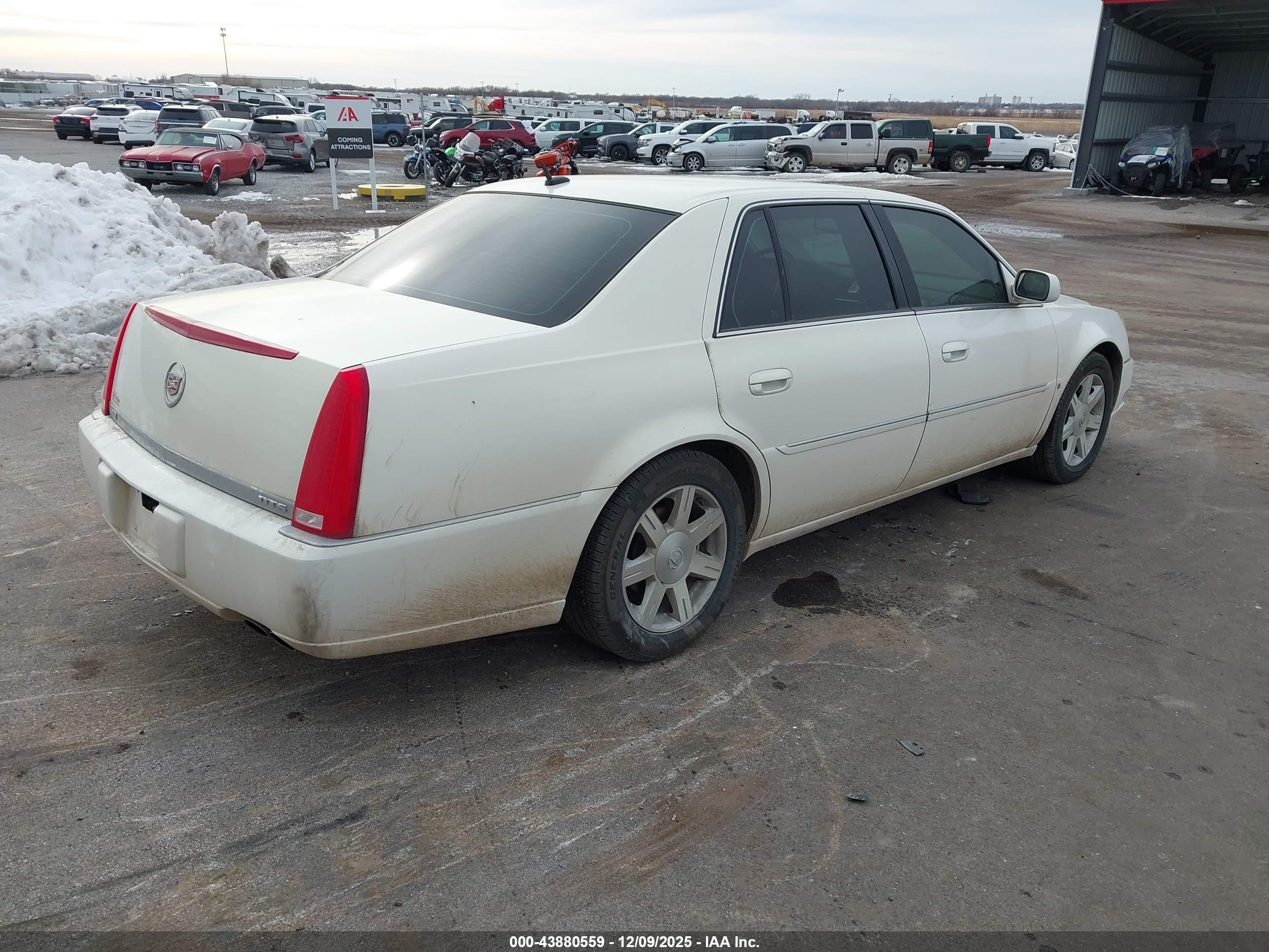 CADILLAC DTS image 4