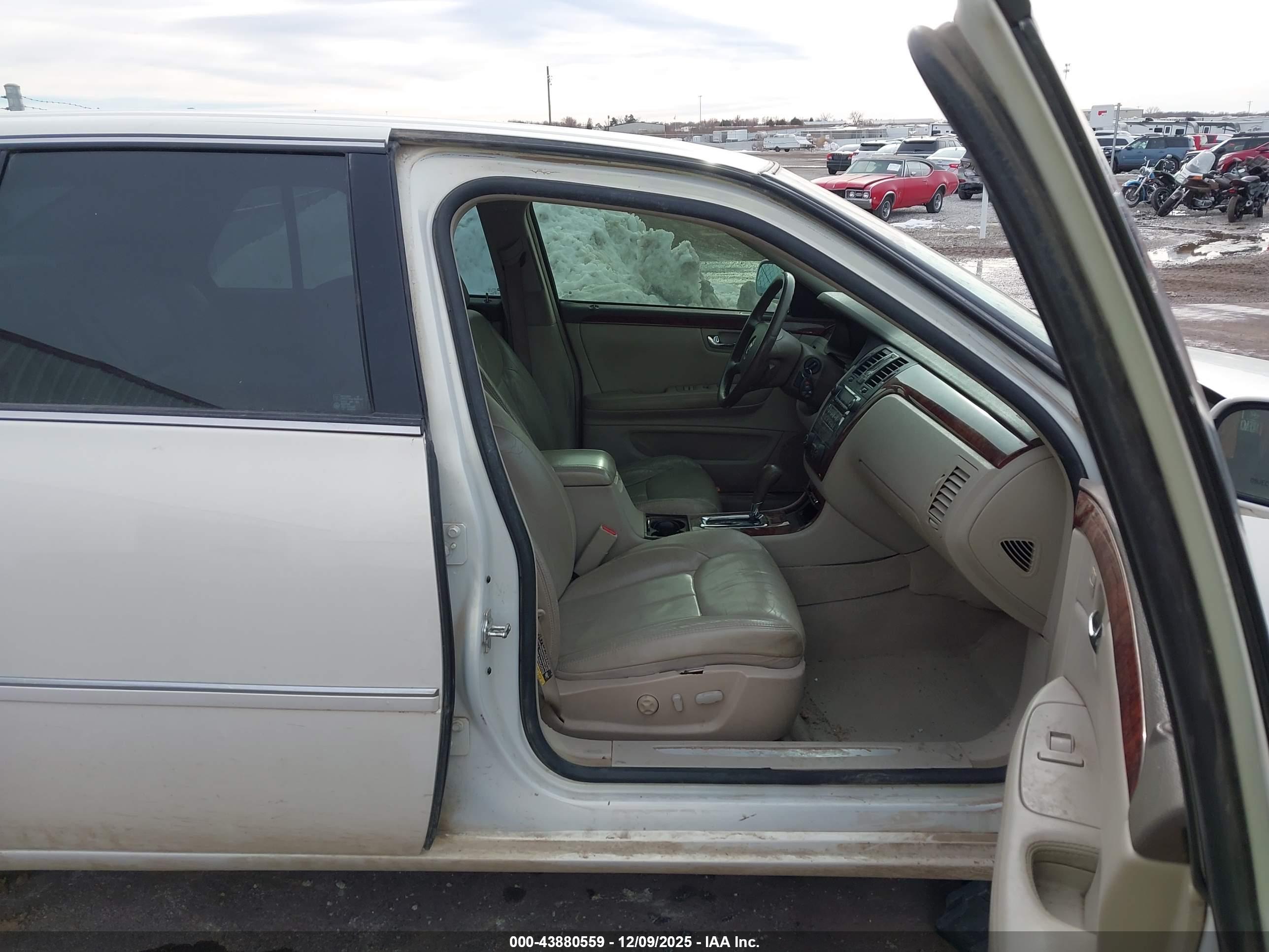 CADILLAC DTS image 5