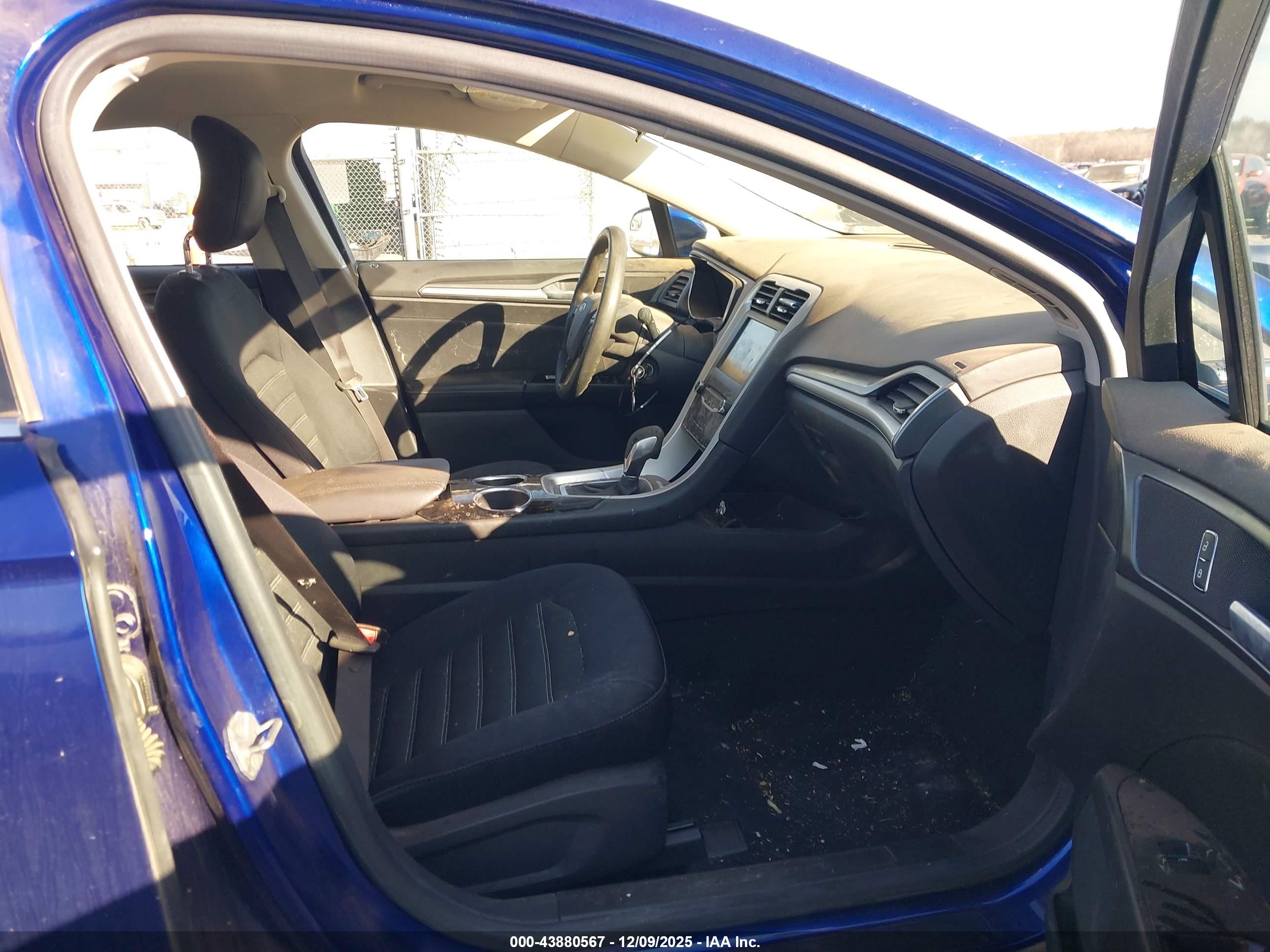 FORD FUSION image 5