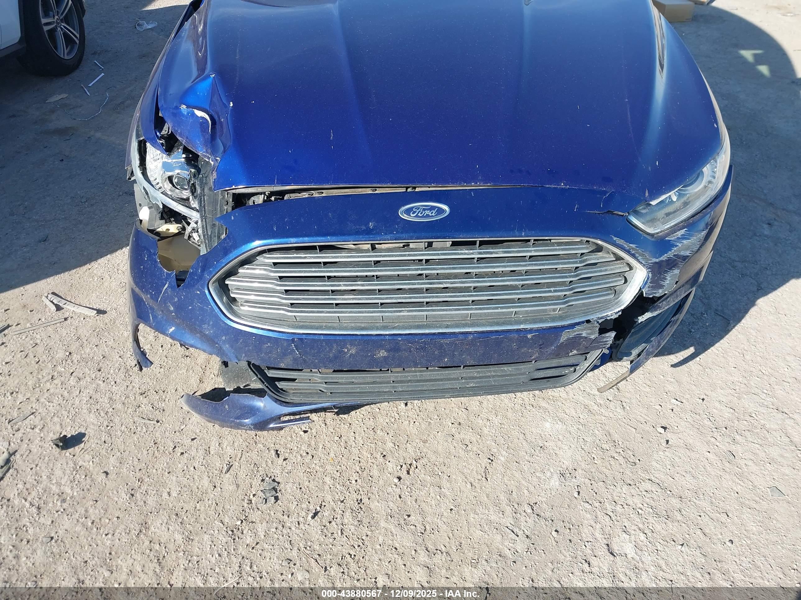 FORD FUSION image 6