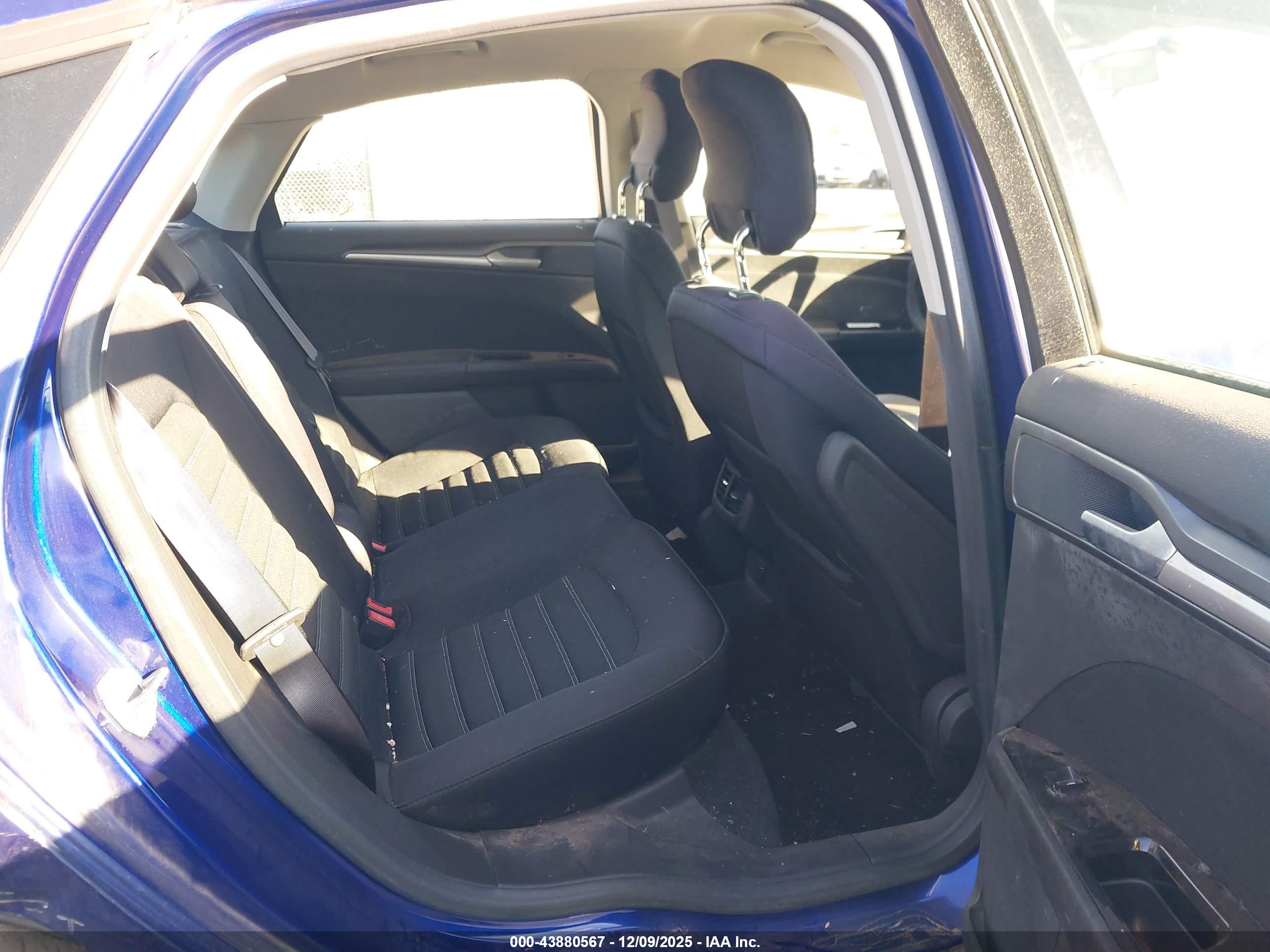FORD FUSION image 8