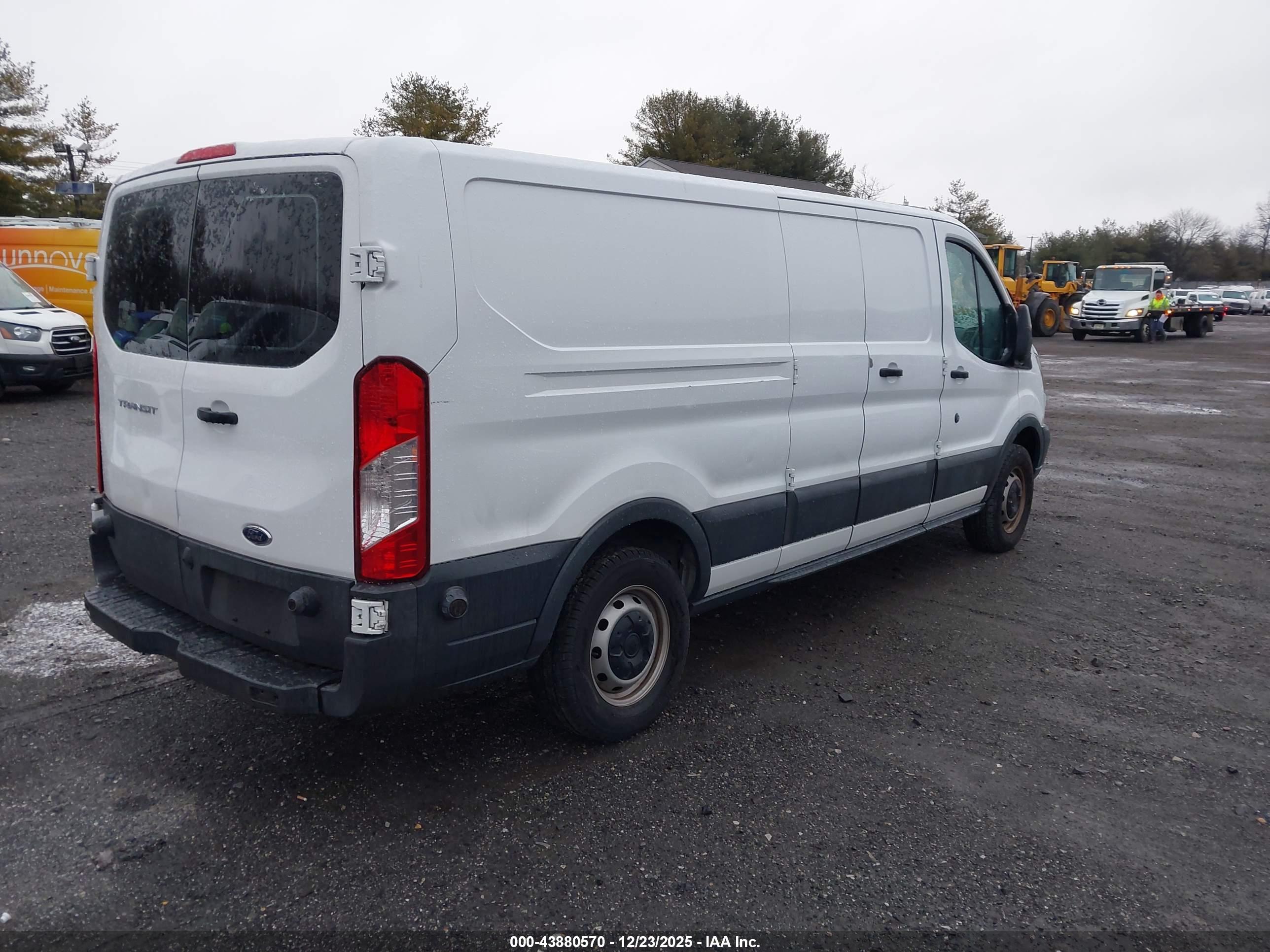 FORD TRANSIT-150 image 4