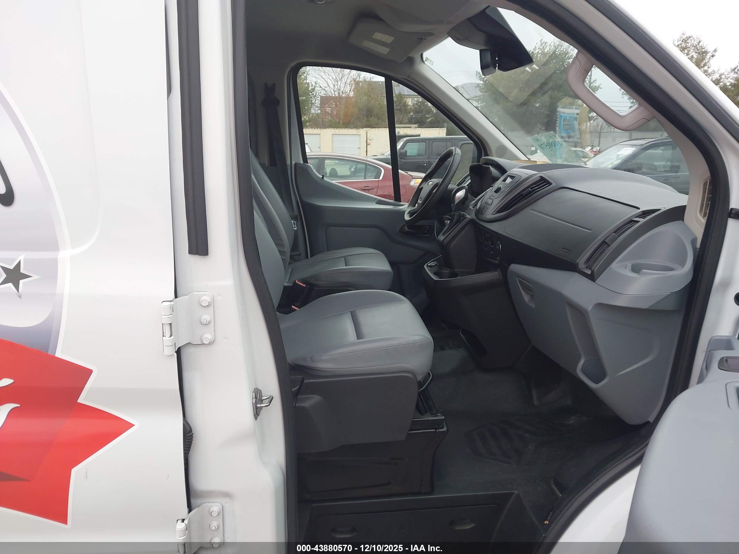 FORD TRANSIT-150 image 5
