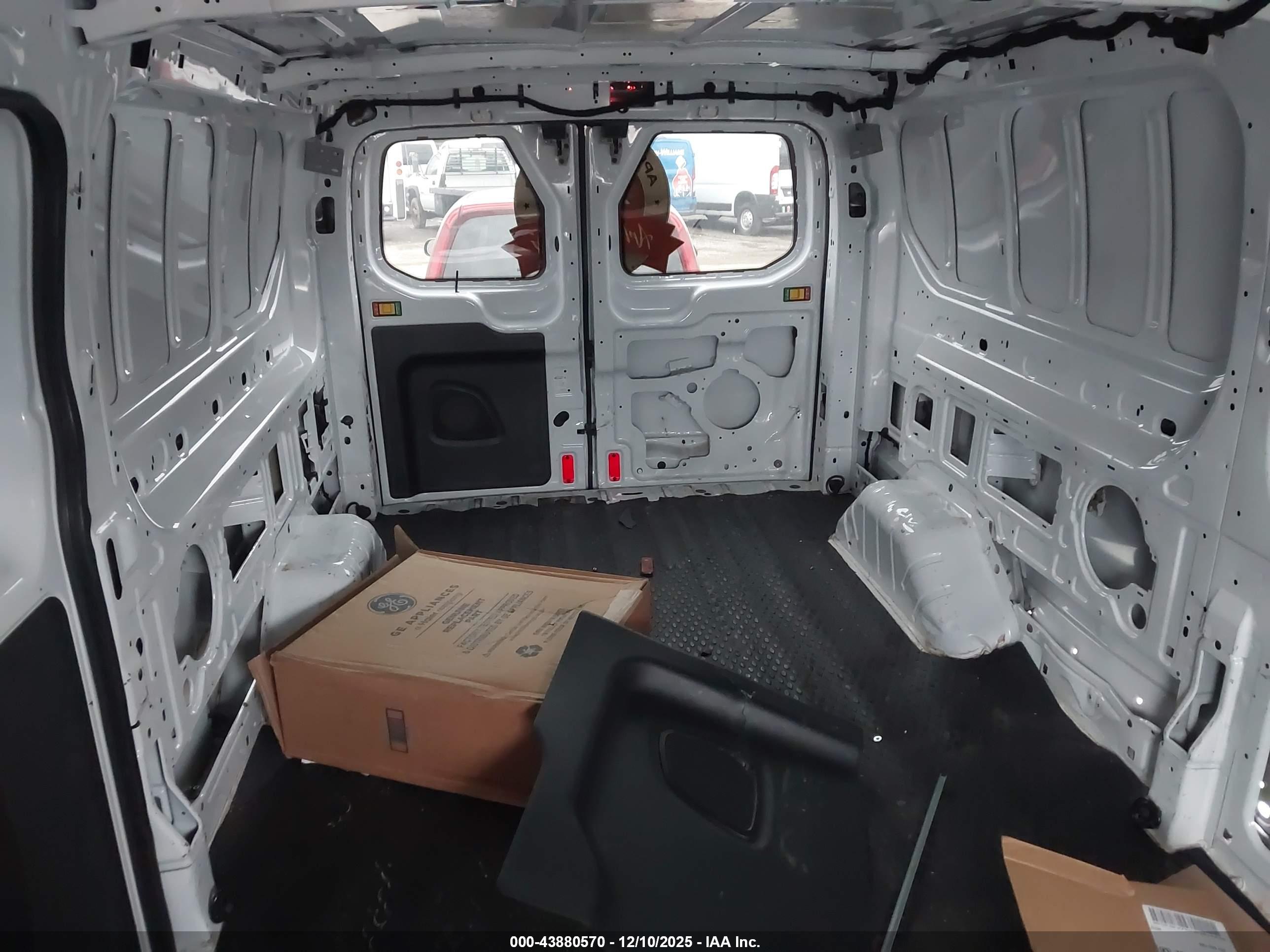FORD TRANSIT-150 image 8