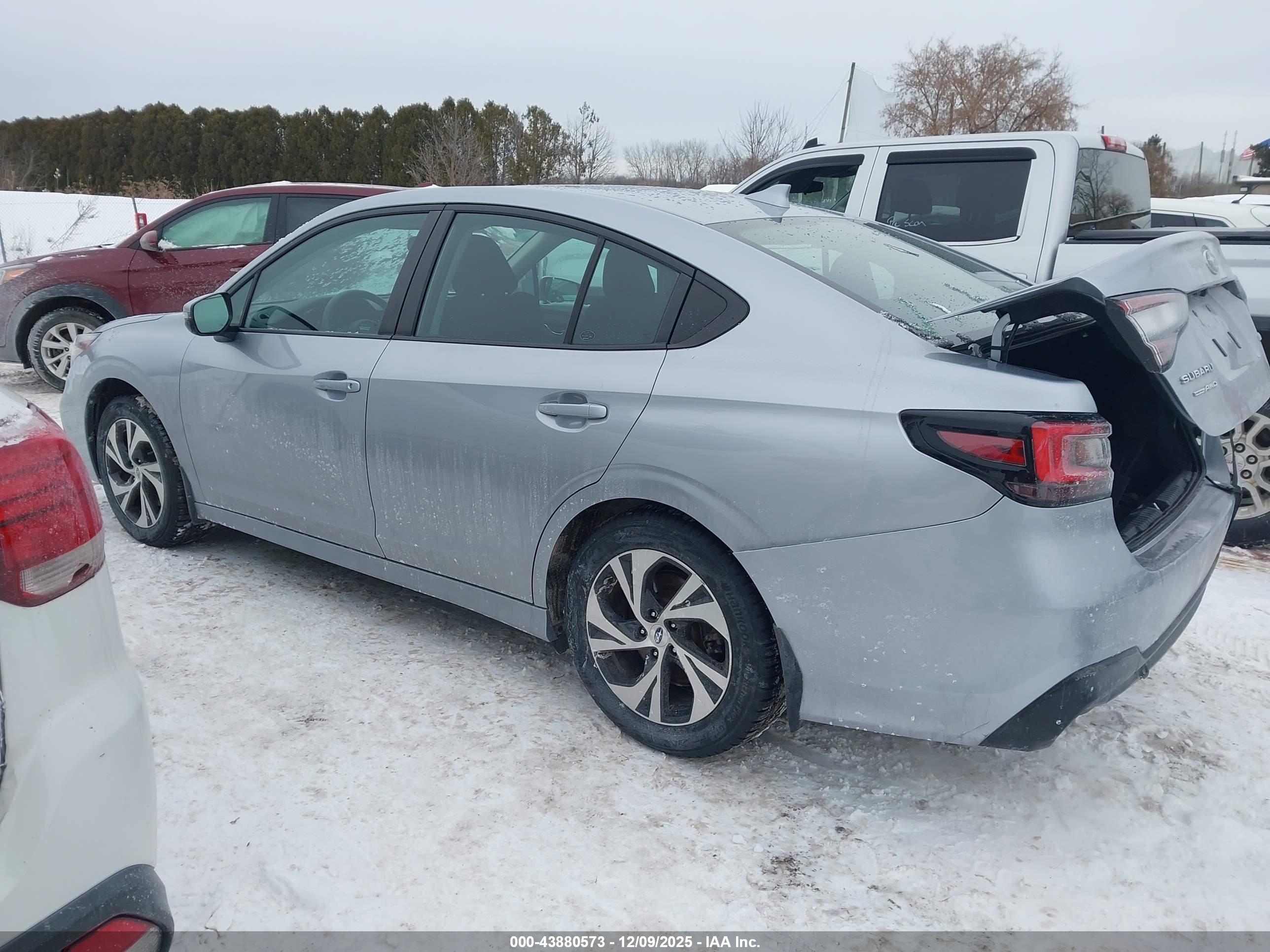 SUBARU LEGACY image 3