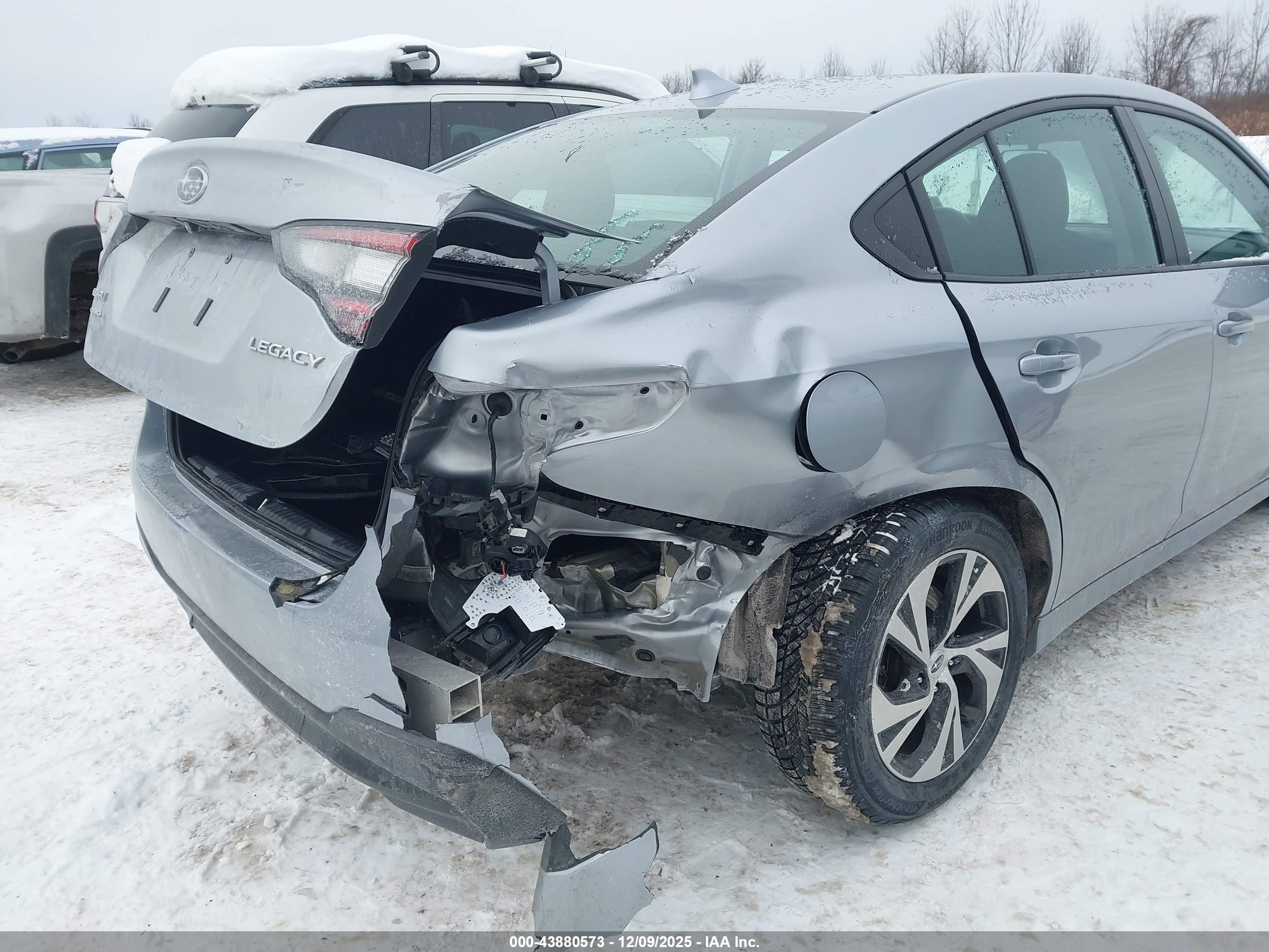 SUBARU LEGACY image 6