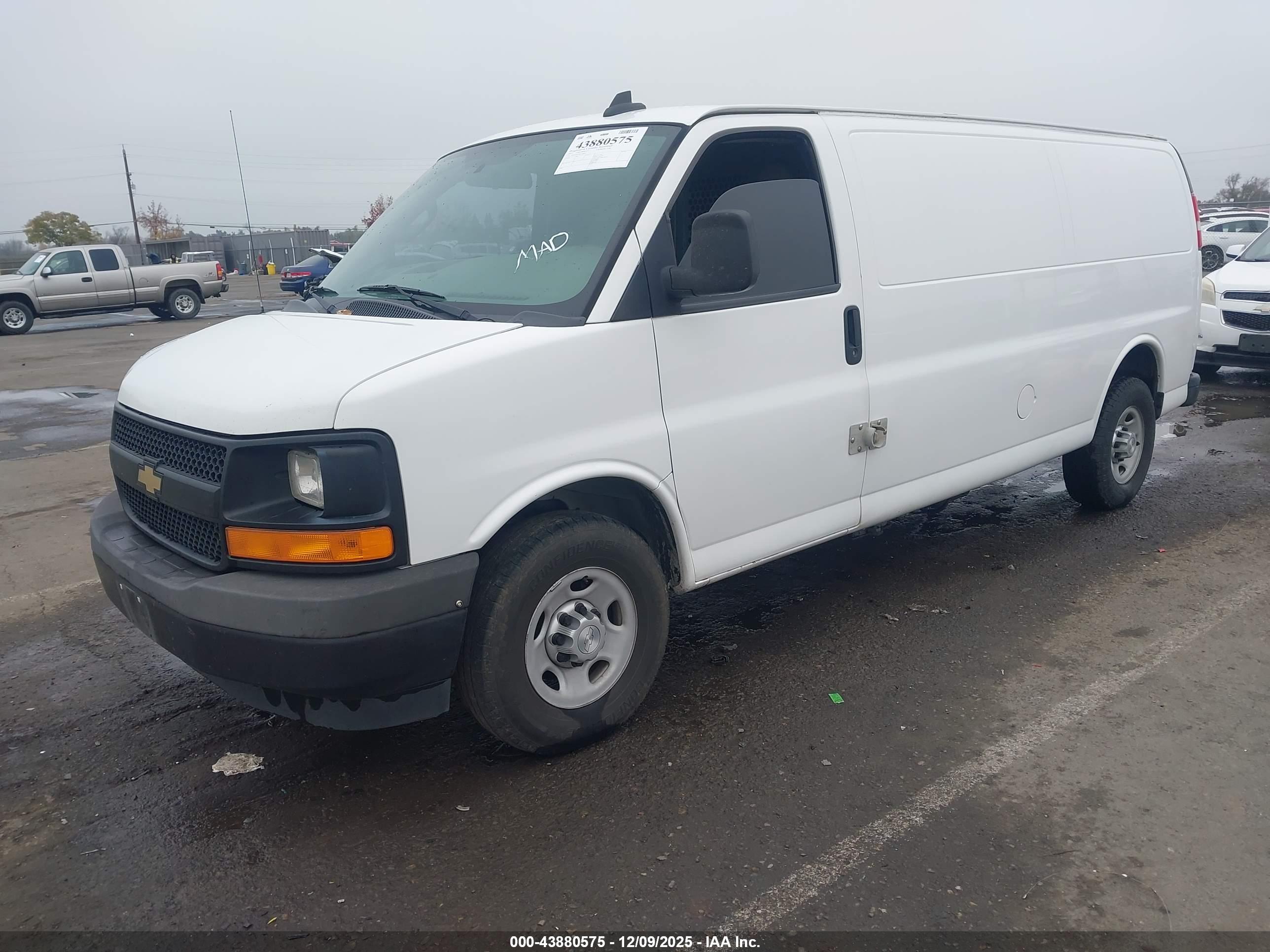 CHEVROLET EXPRESS image 2