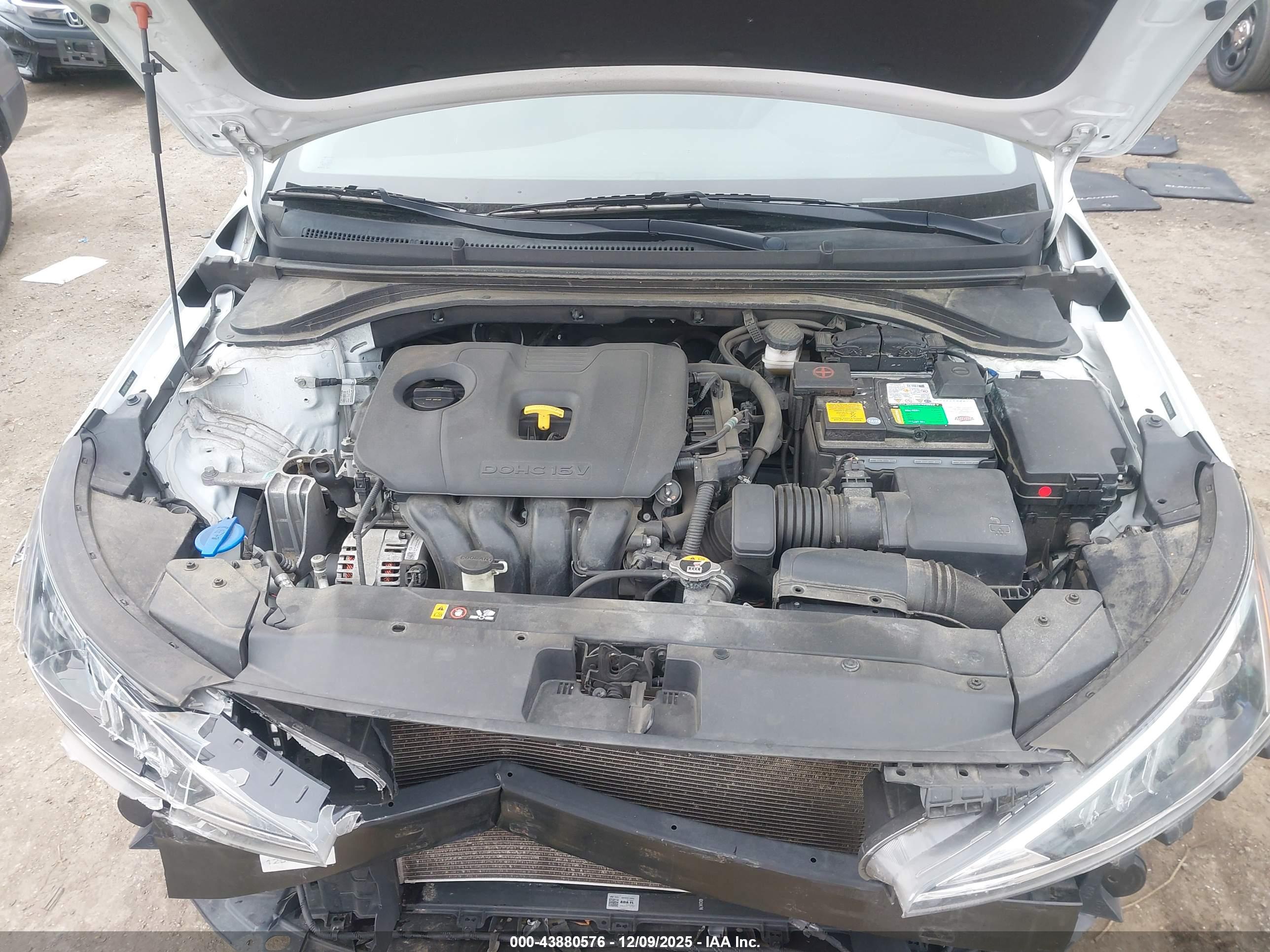 HYUNDAI ELANTRA image 10