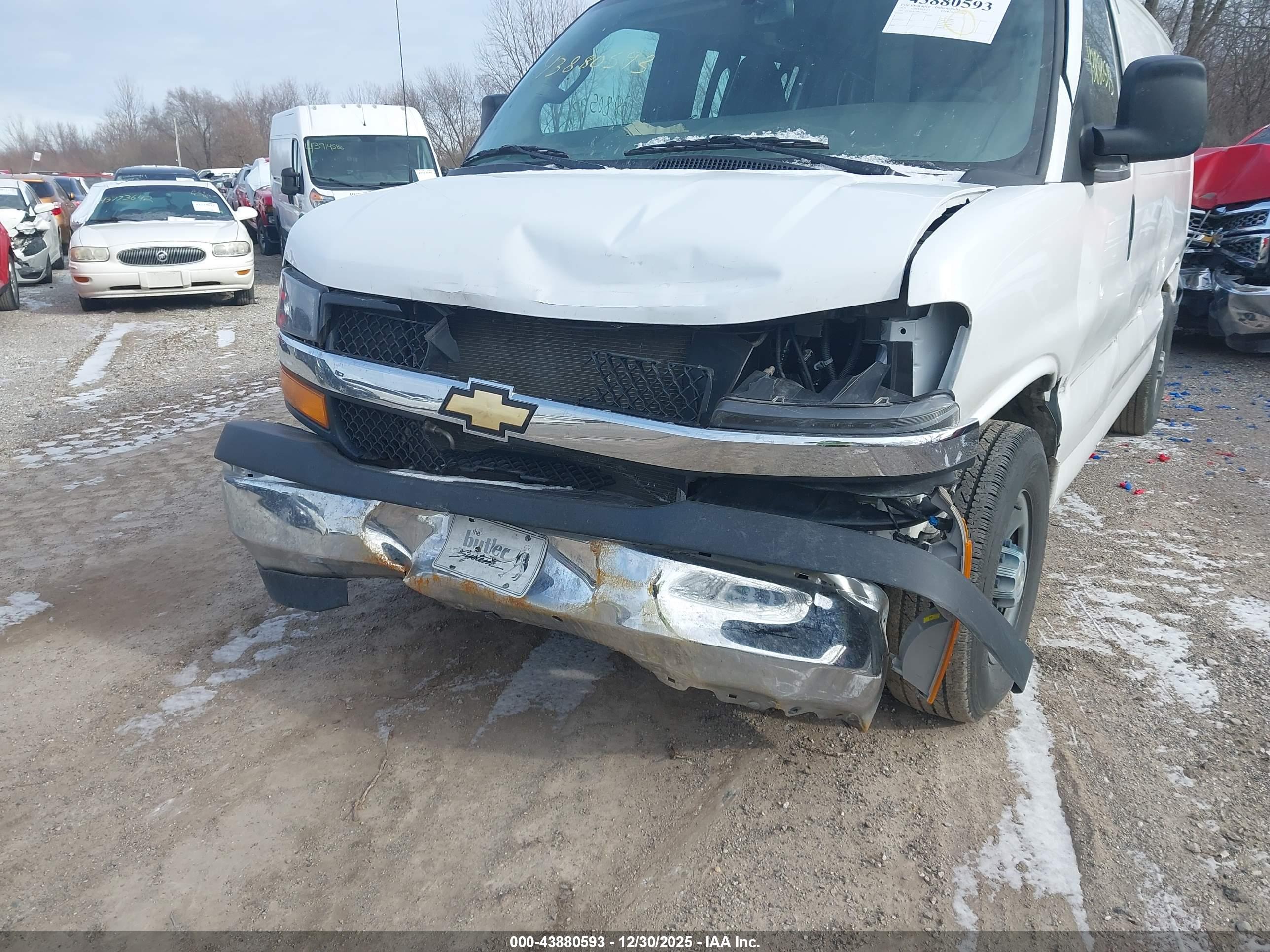 CHEVROLET EXPRESS image 6