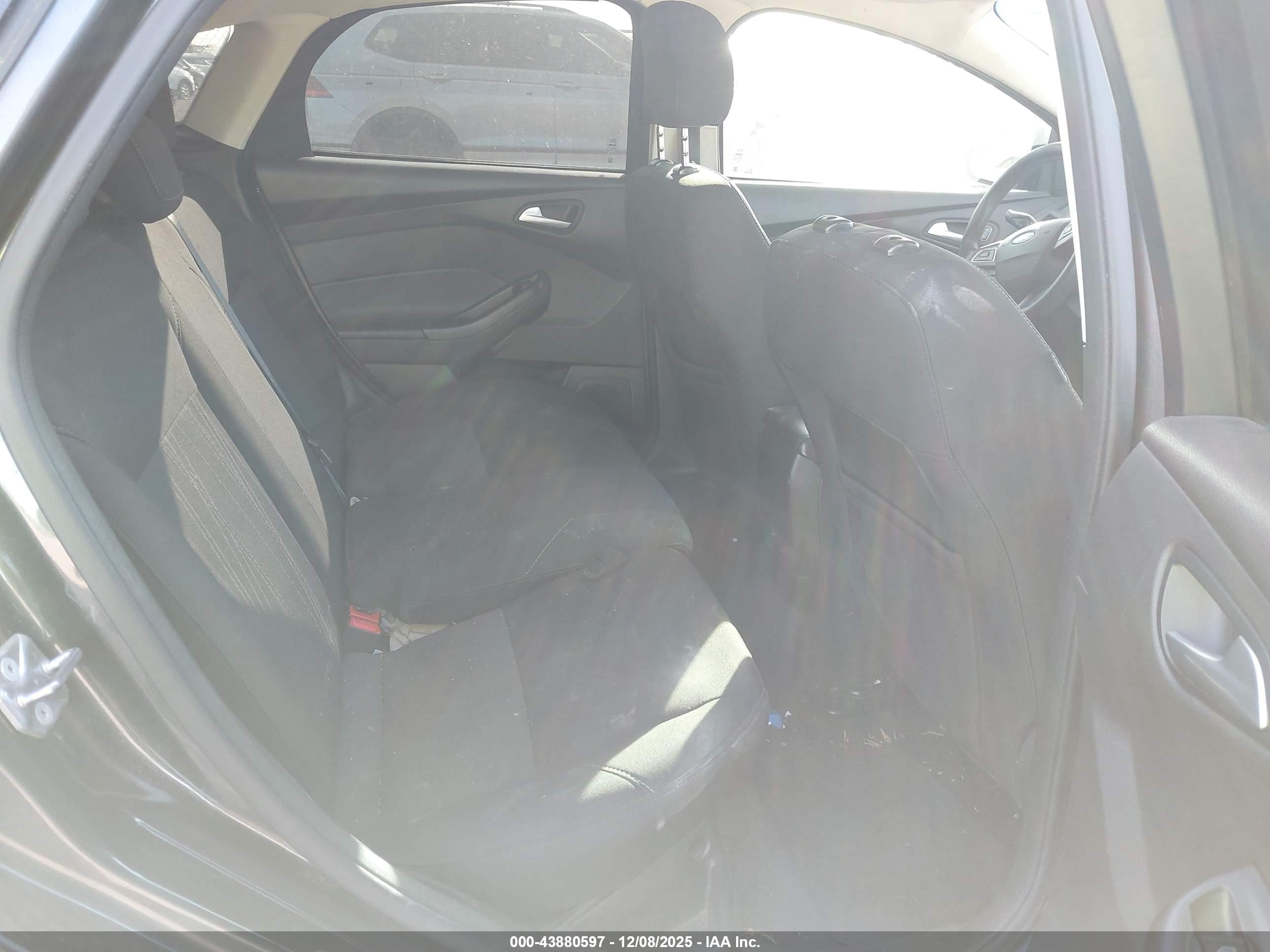 FORD FOCUS image 8