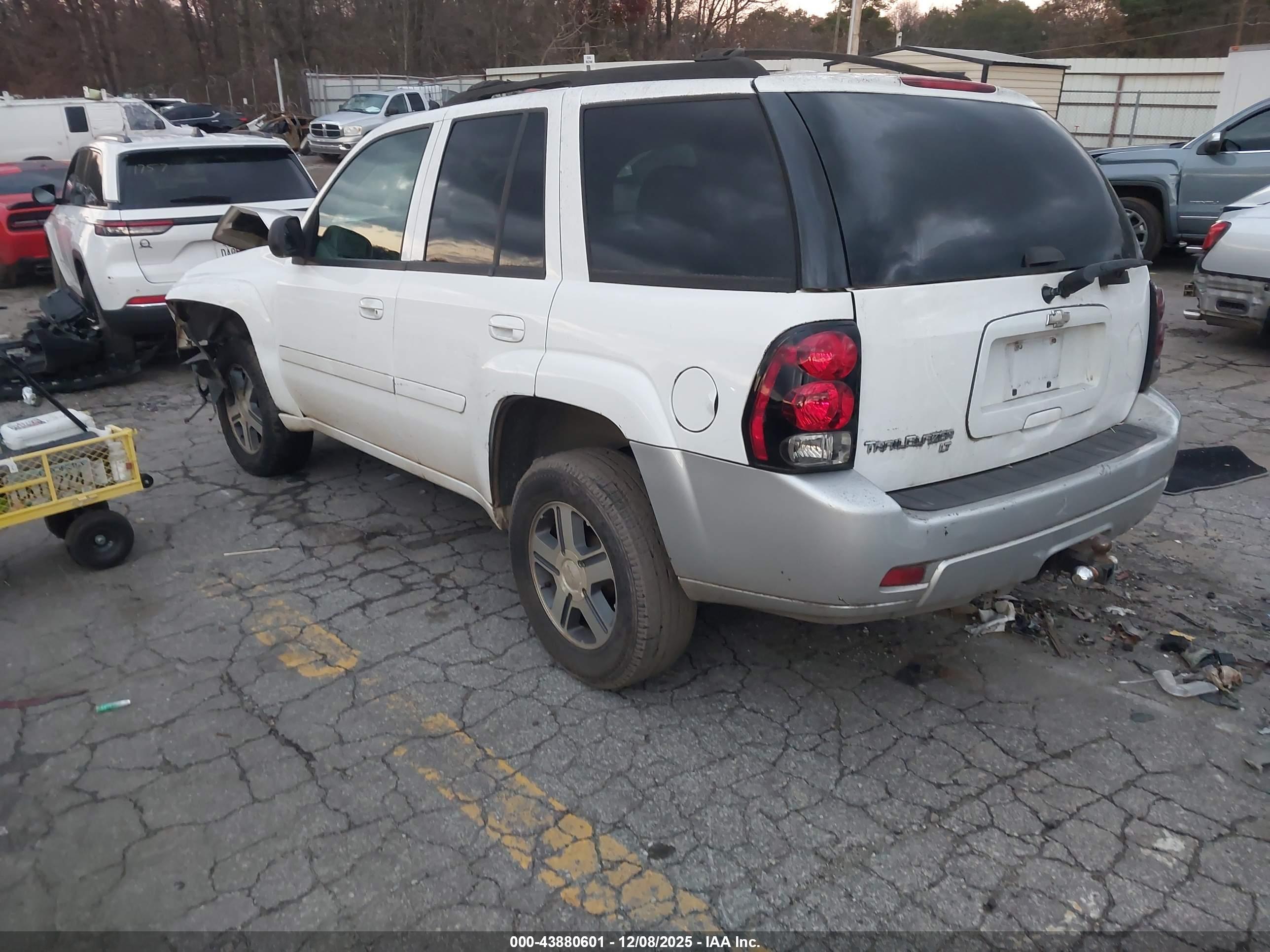 CHEVROLET TRAILBLAZER image 3
