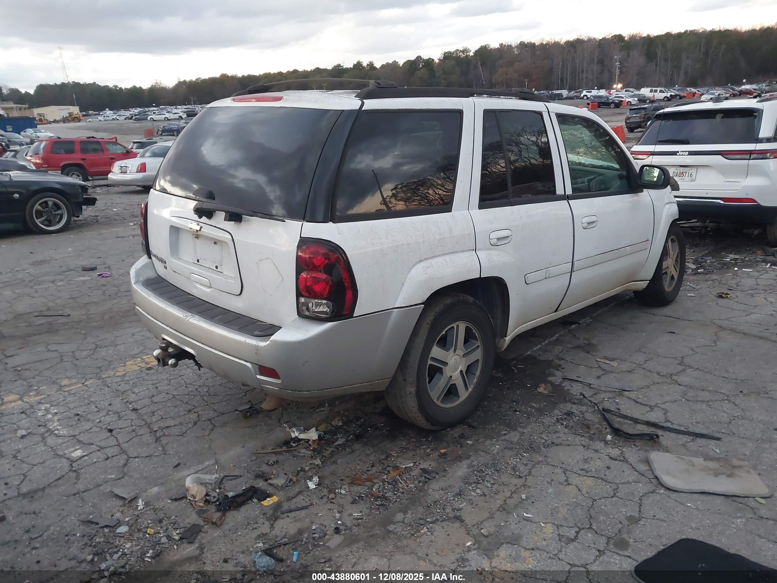 CHEVROLET TRAILBLAZER image 4