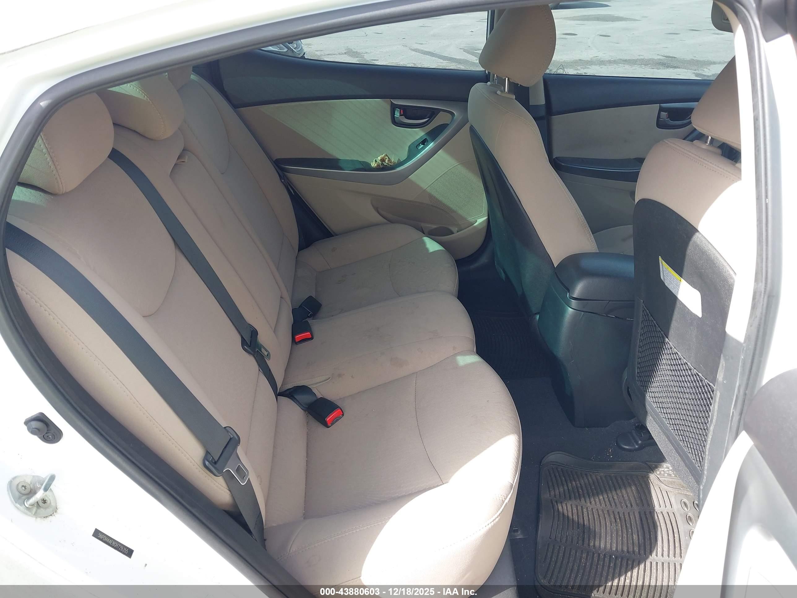 HYUNDAI ELANTRA image 8