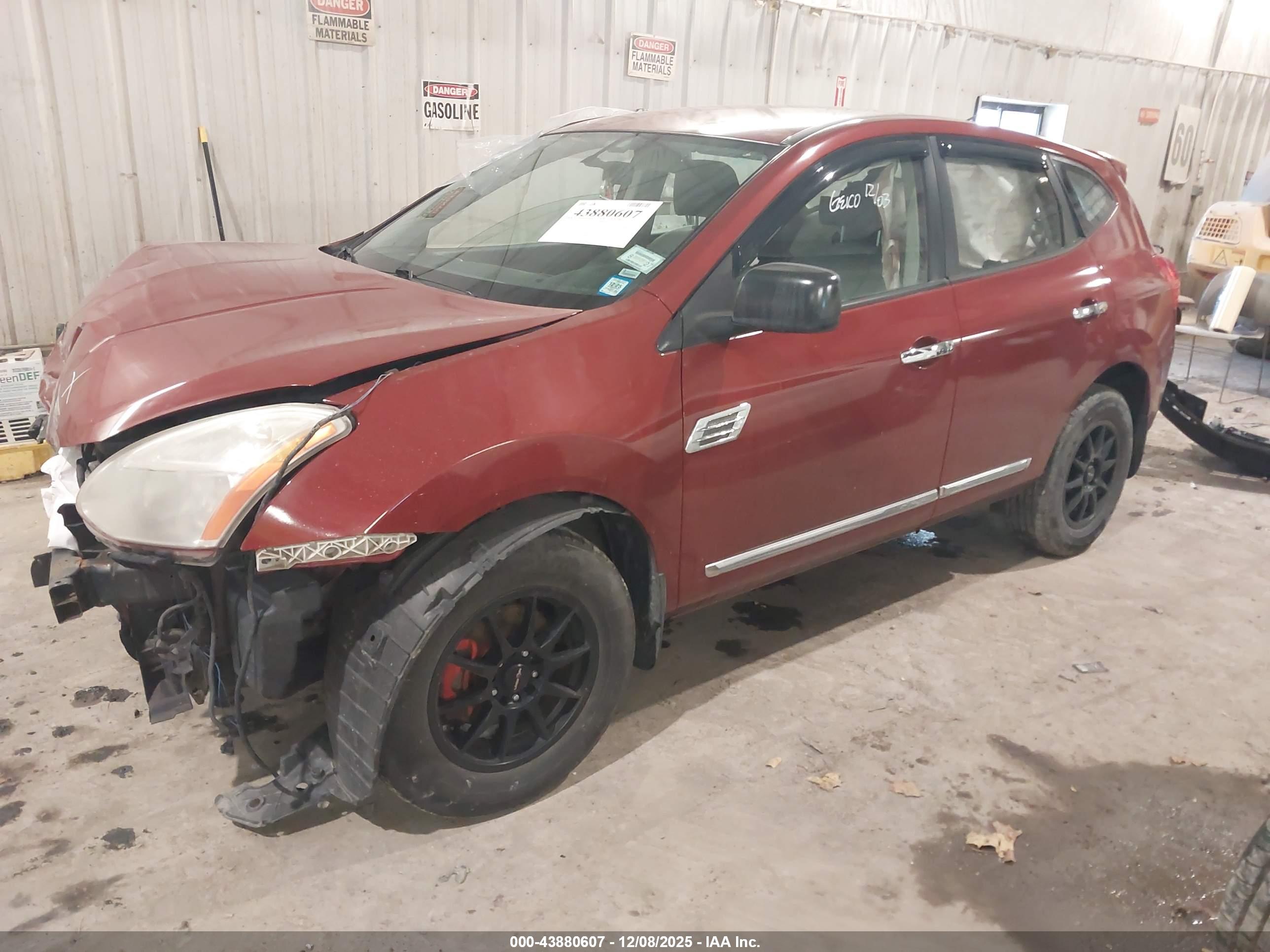 NISSAN ROGUE image 2