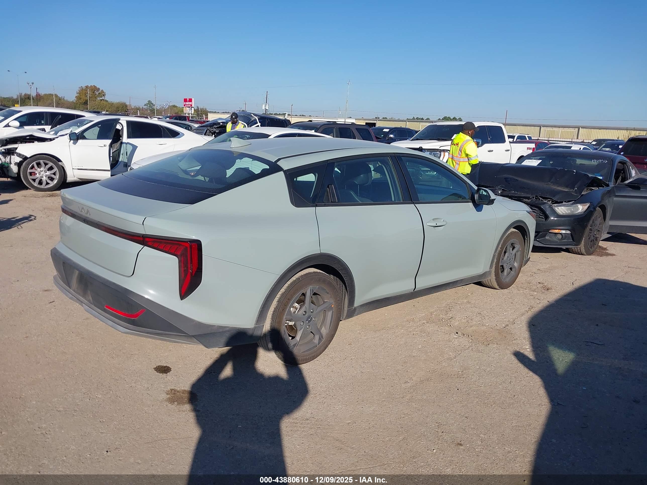KIA K4 image 4