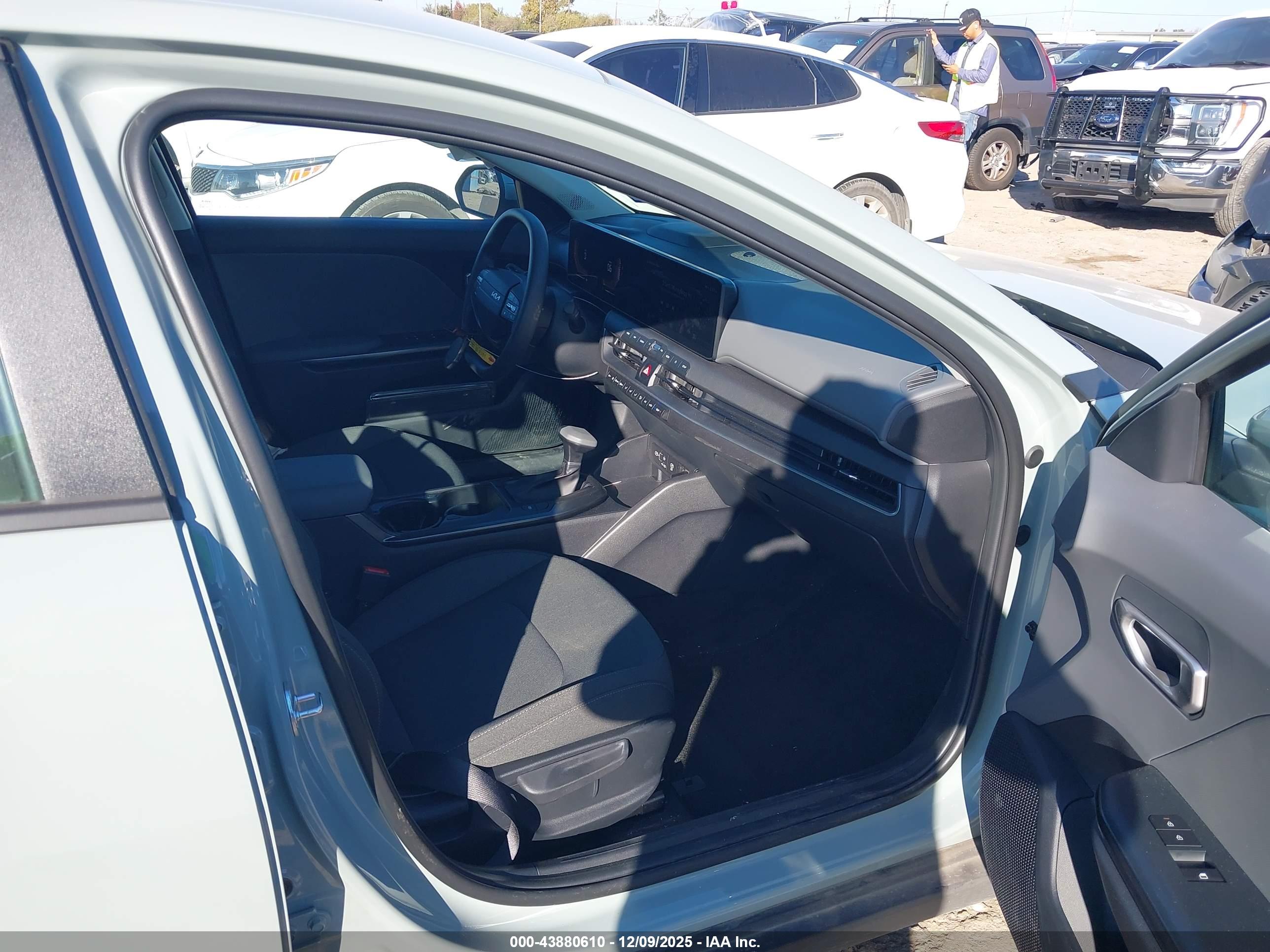 KIA K4 image 5