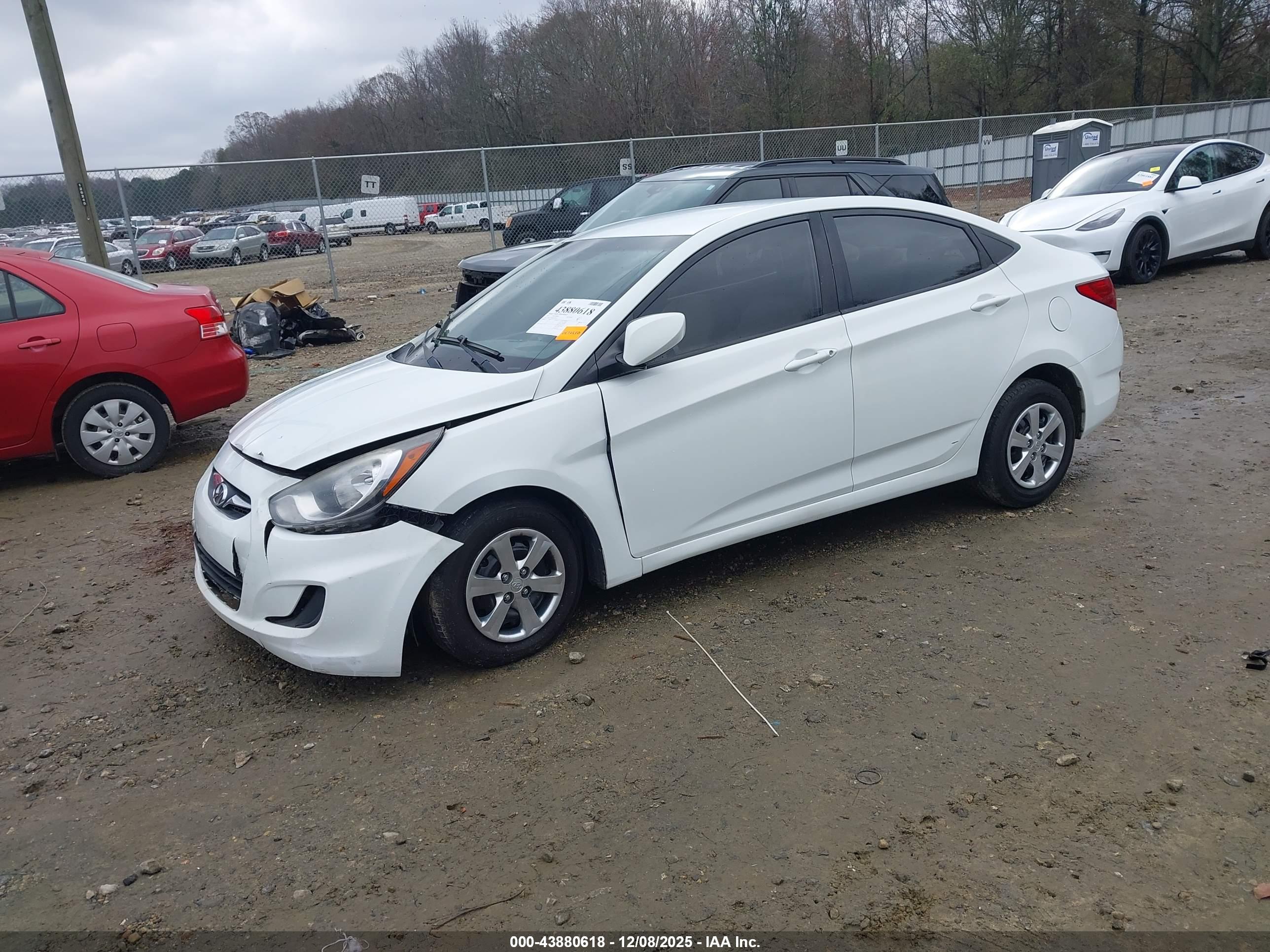 HYUNDAI ACCENT image 2