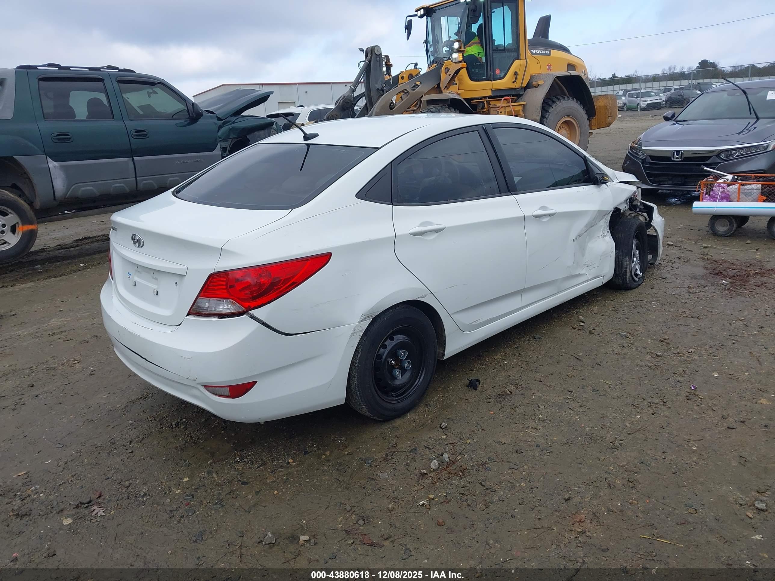 HYUNDAI ACCENT image 4