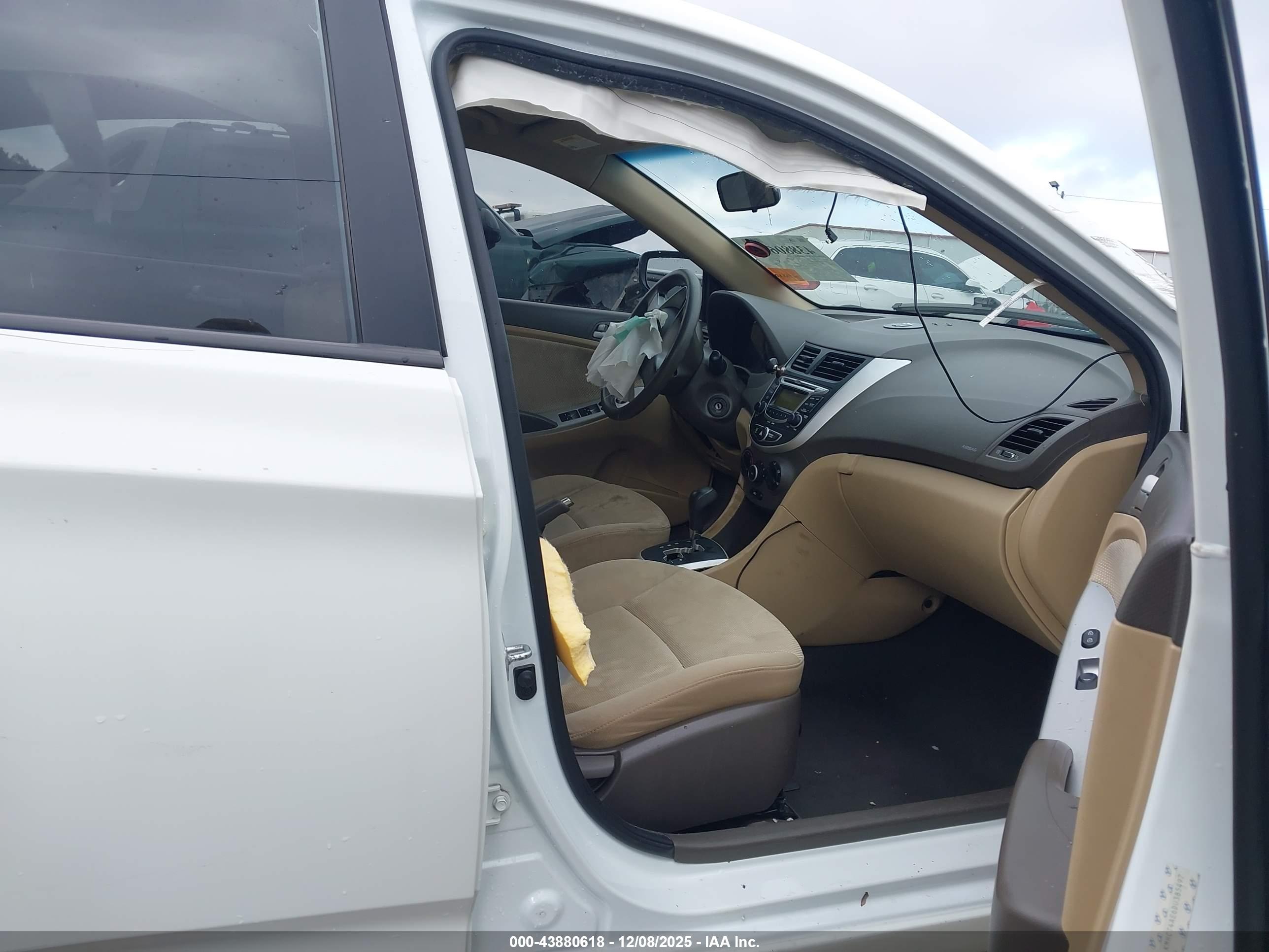 HYUNDAI ACCENT image 5