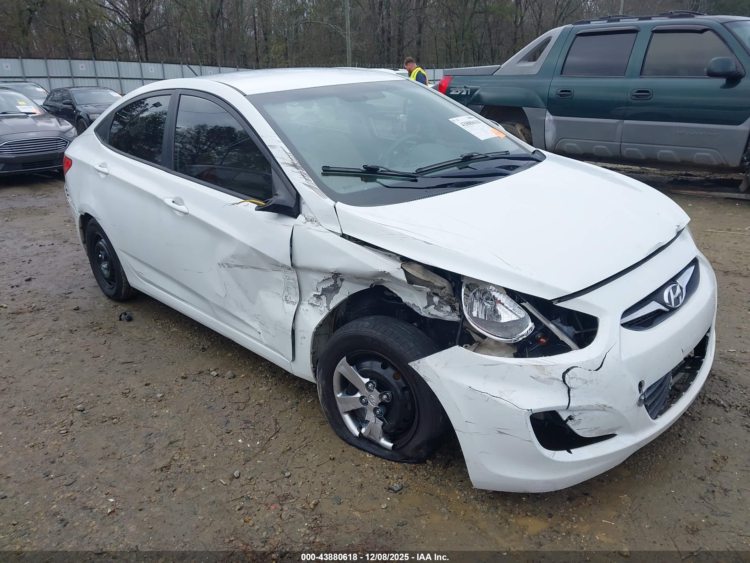 HYUNDAI ACCENT image 6