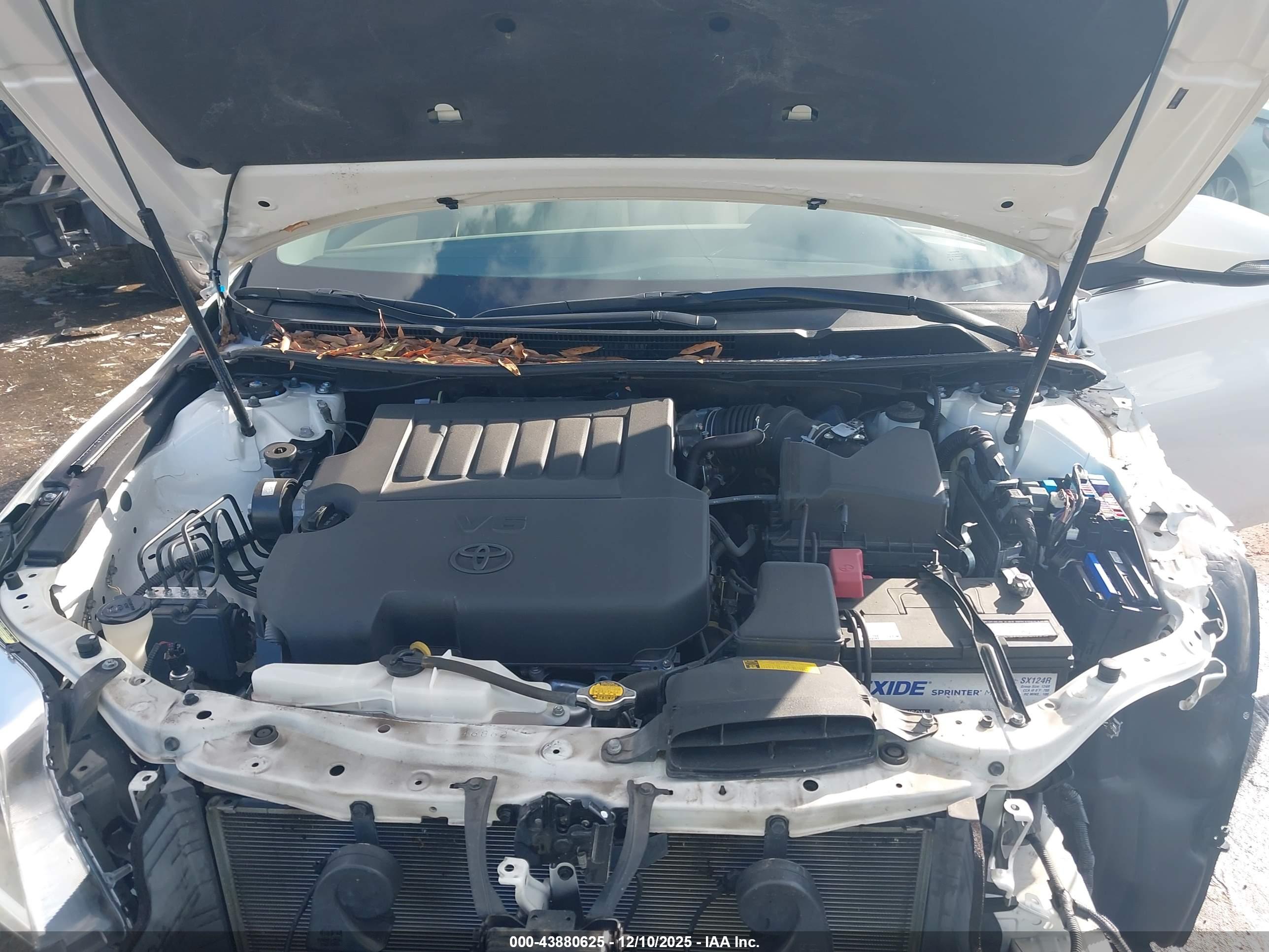 TOYOTA AVALON image 10