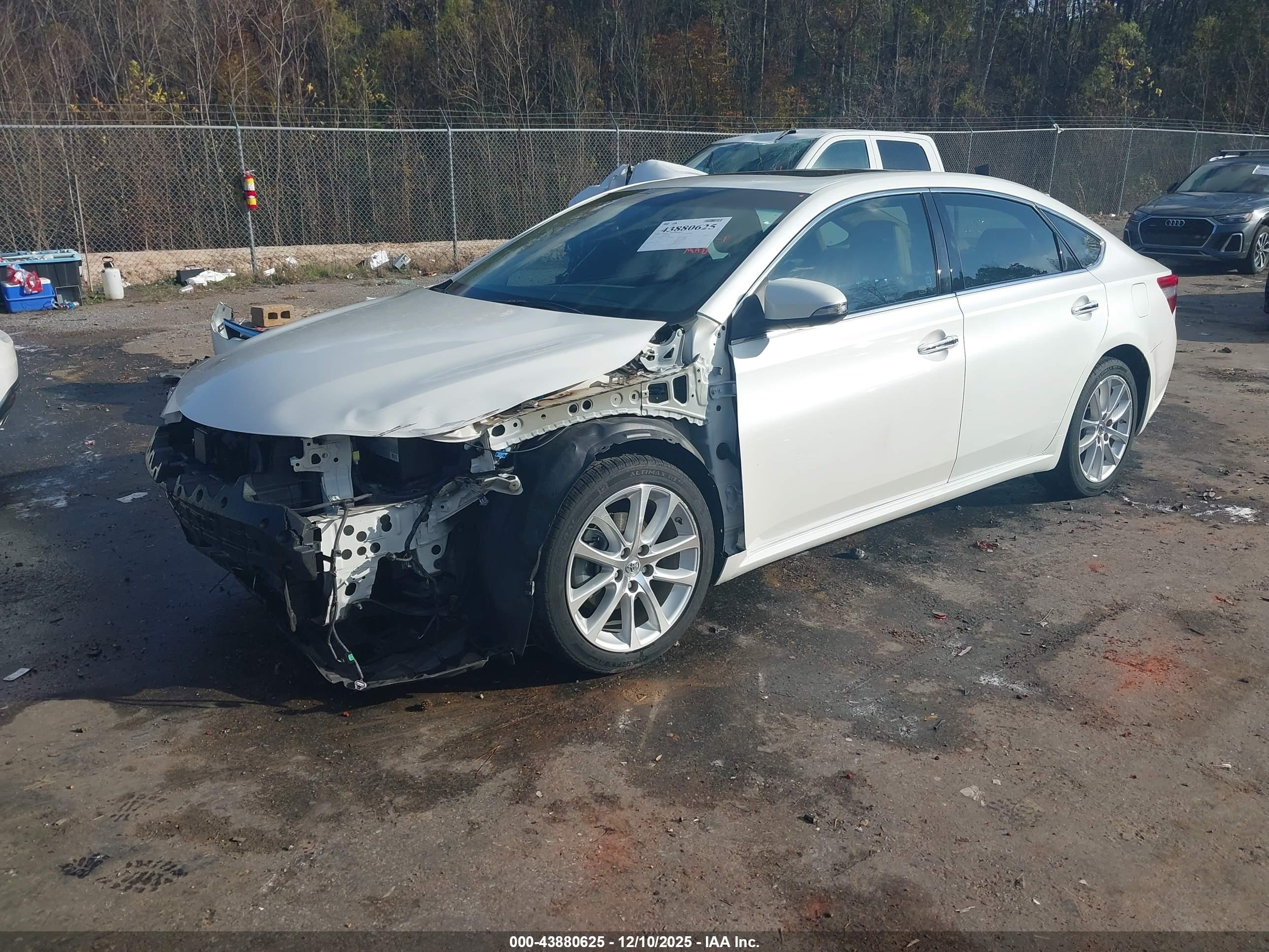 TOYOTA AVALON image 2