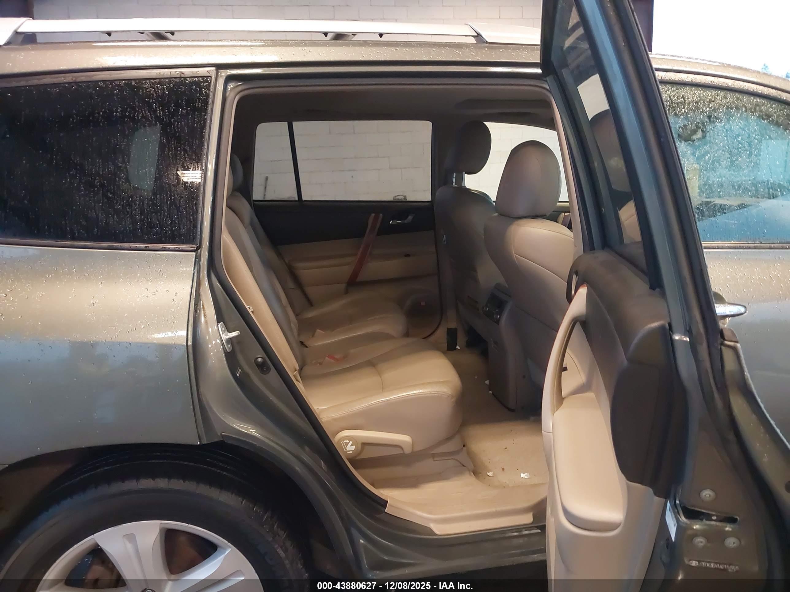 TOYOTA HIGHLANDER image 8