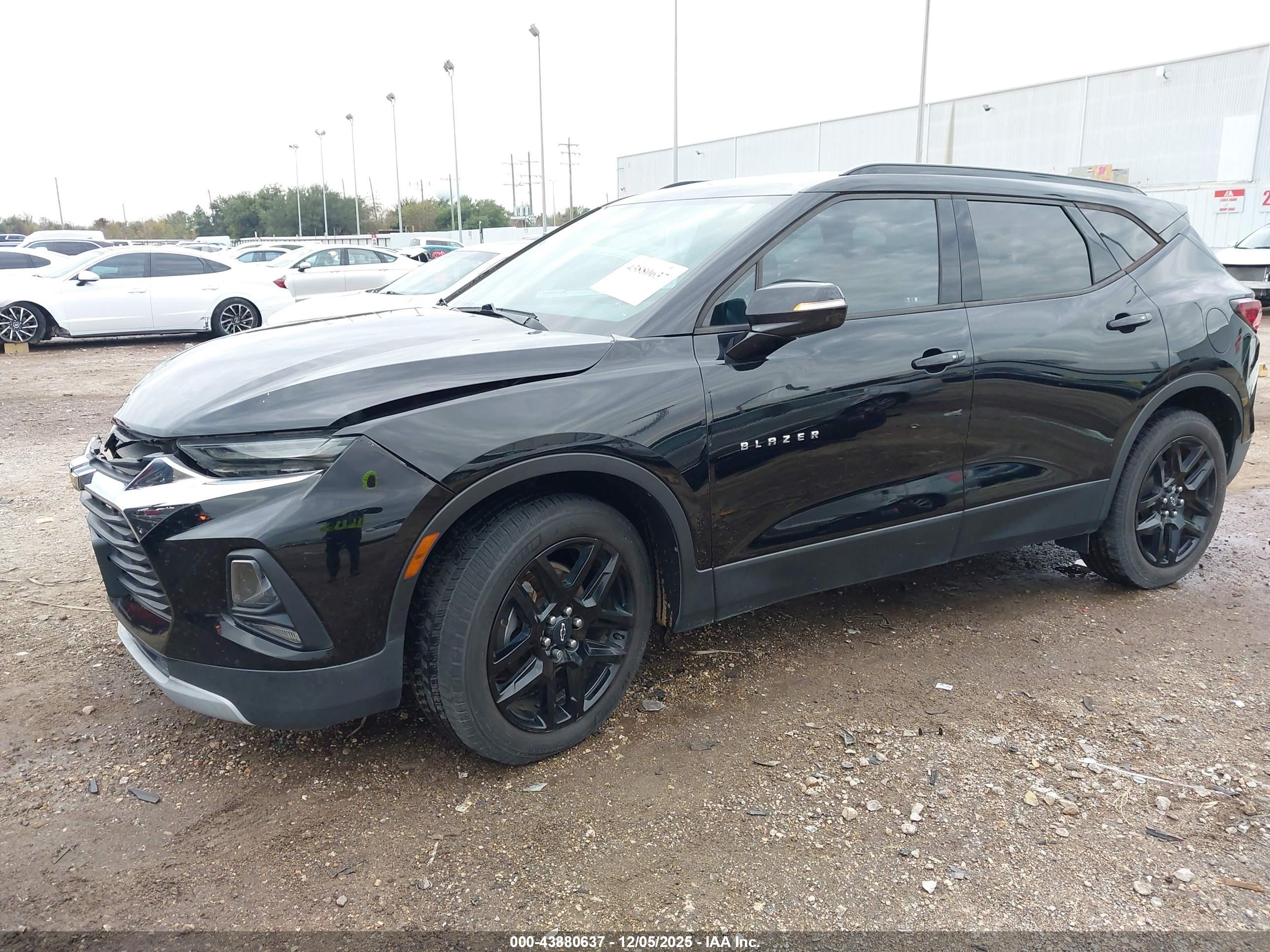 CHEVROLET BLAZER image 2