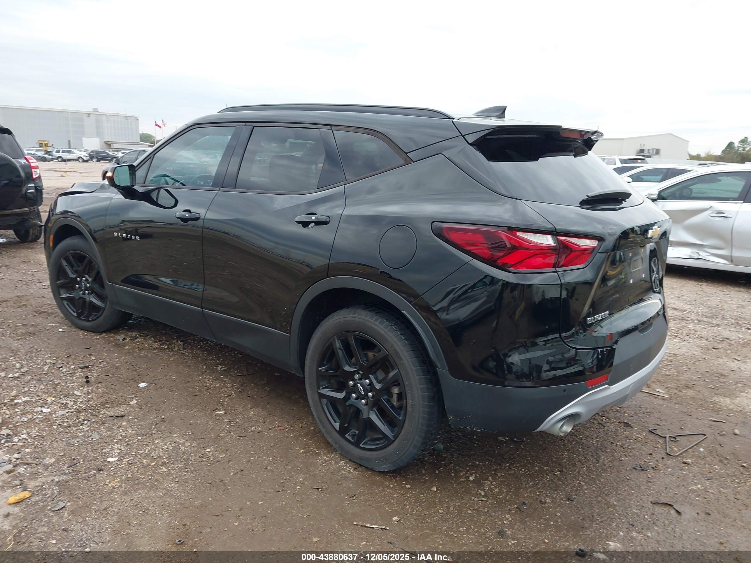 CHEVROLET BLAZER image 3