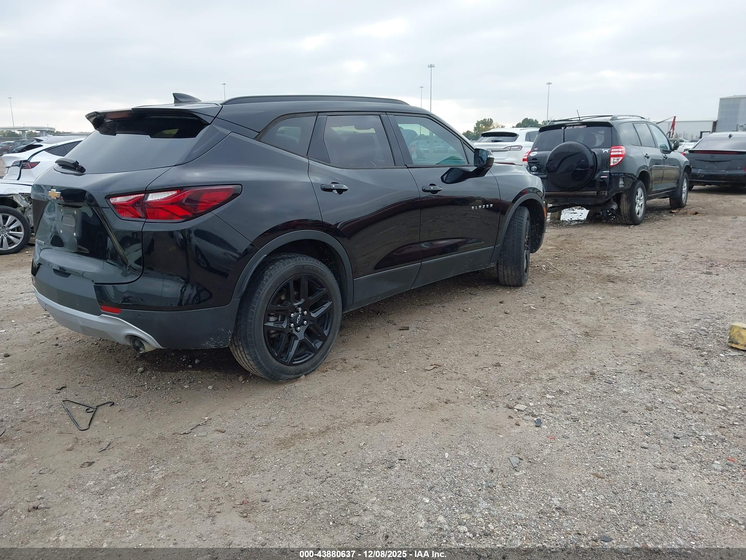 CHEVROLET BLAZER image 4