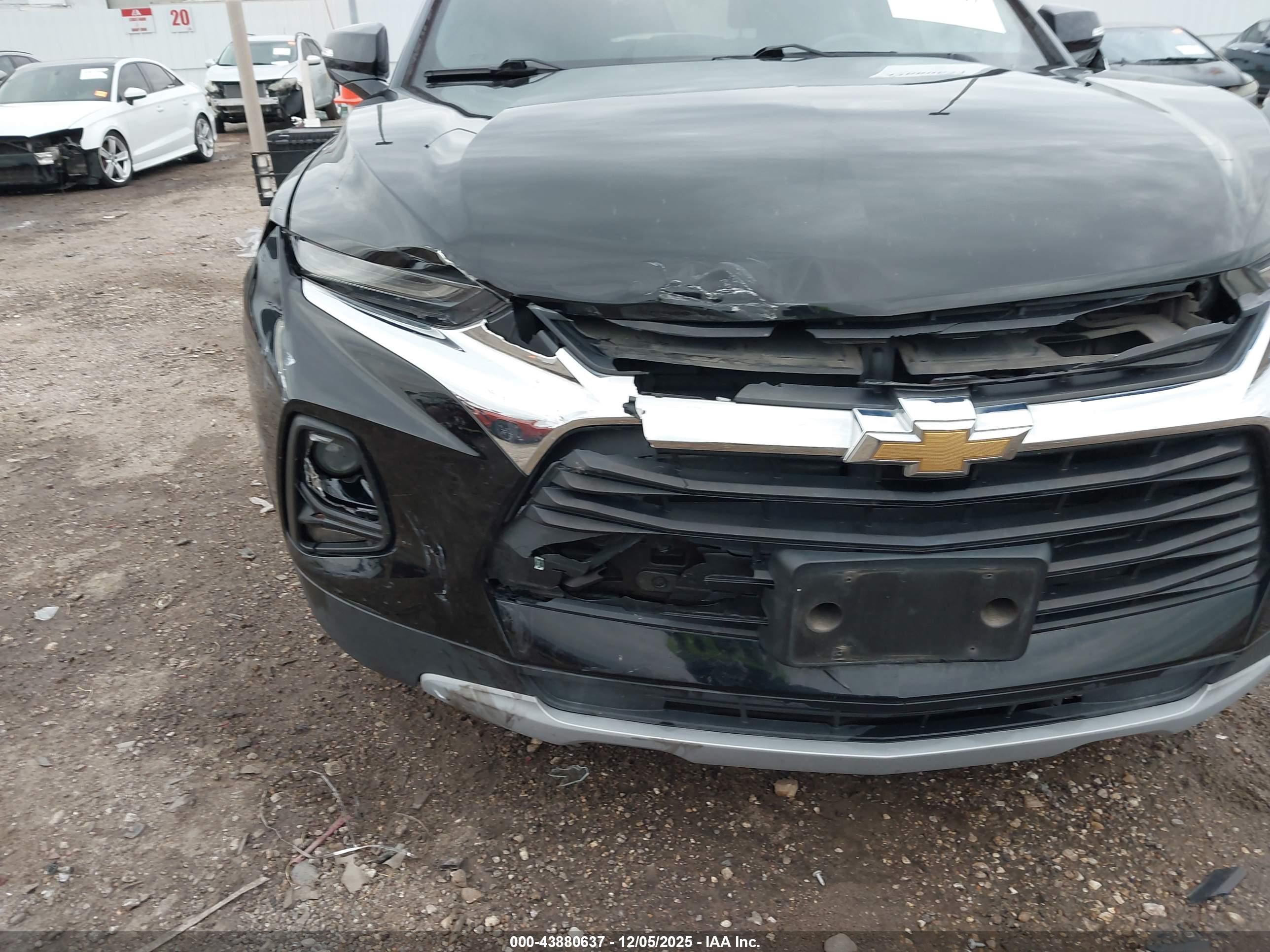 CHEVROLET BLAZER image 6