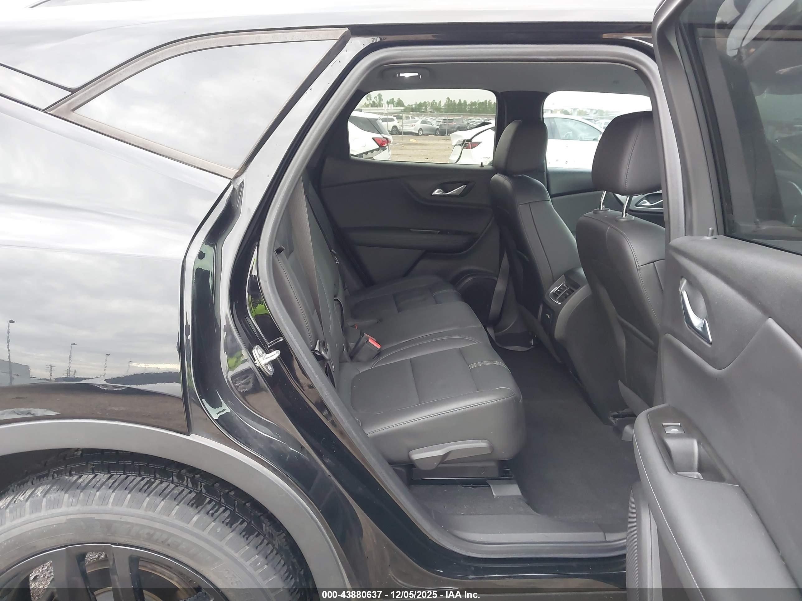 CHEVROLET BLAZER image 8
