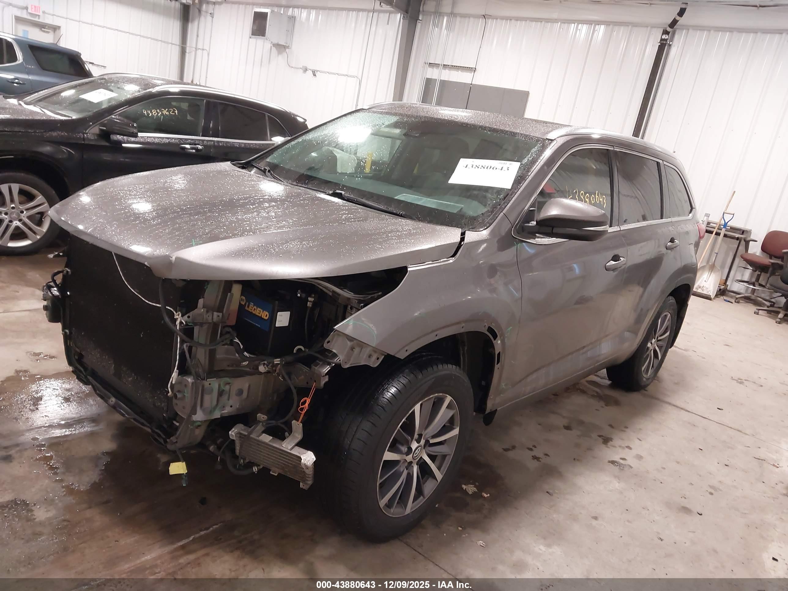 TOYOTA HIGHLANDER image 2