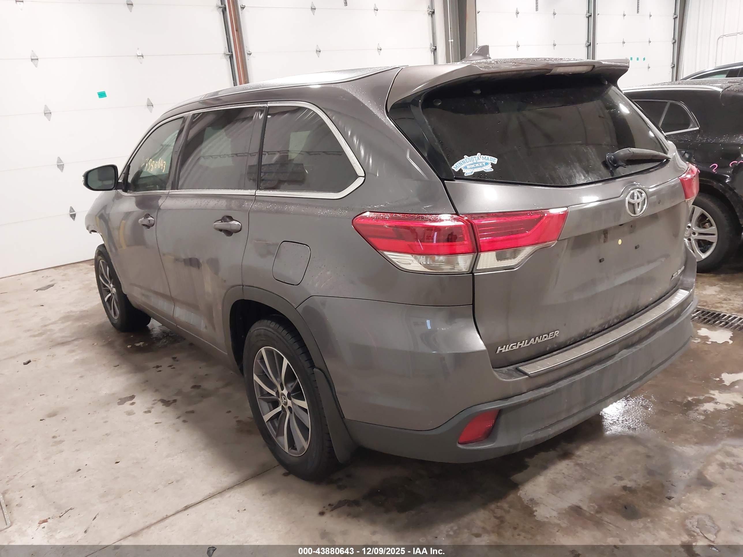 TOYOTA HIGHLANDER image 3